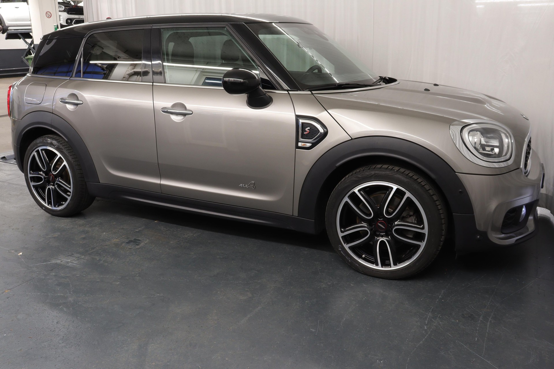 MINI Countryman F60 2.0i Cooper S SAG ALL4-image-2