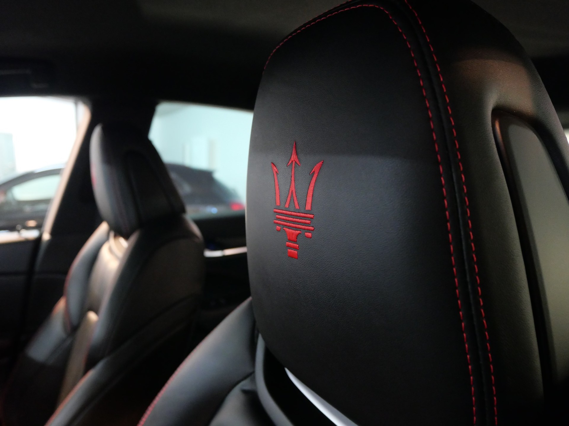 MASERATI Levante S 3.0 V6 Nerissimo Automatica-image-25