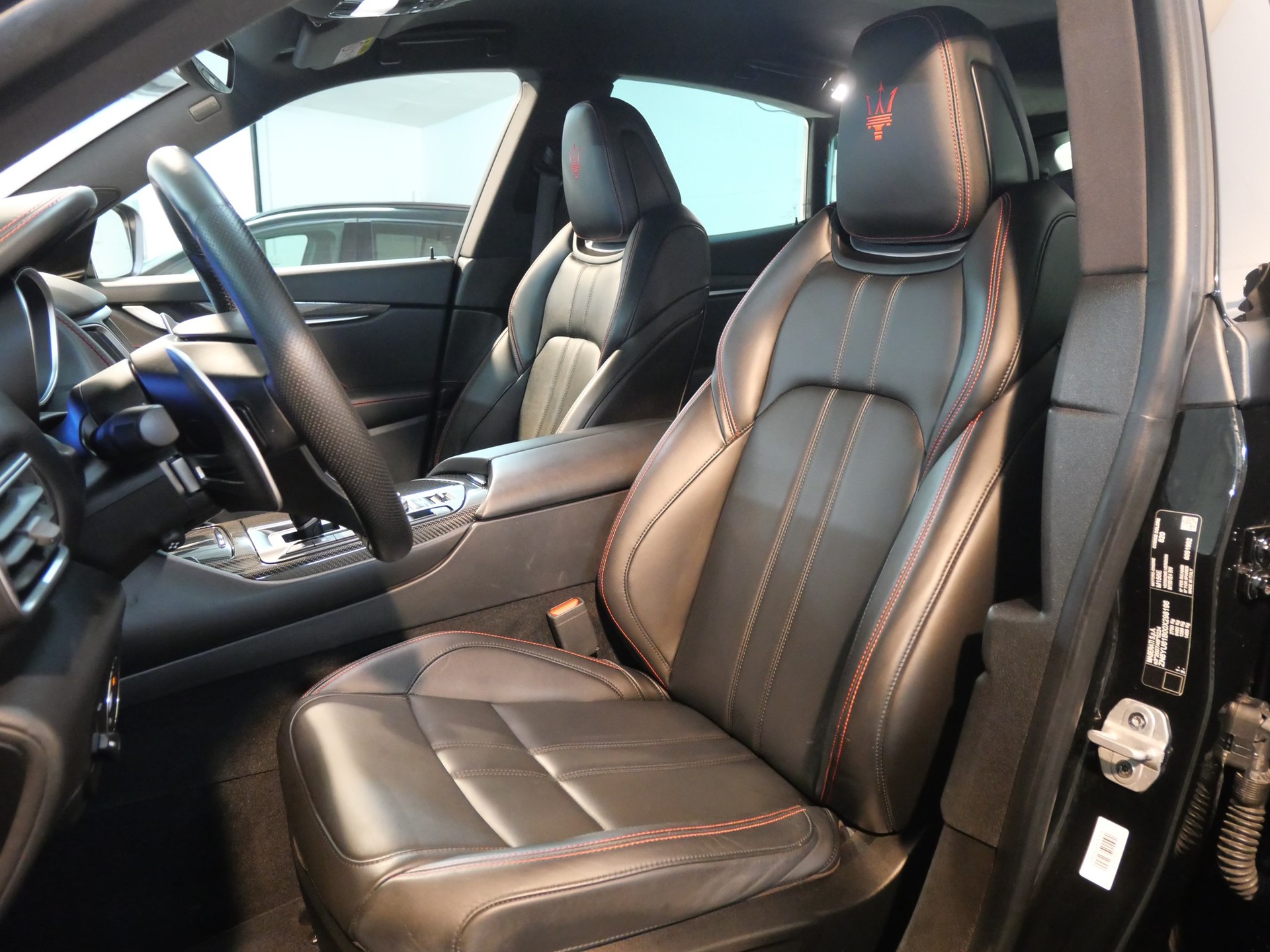 MASERATI Levante S 3.0 V6 Nerissimo Automatica-image-24