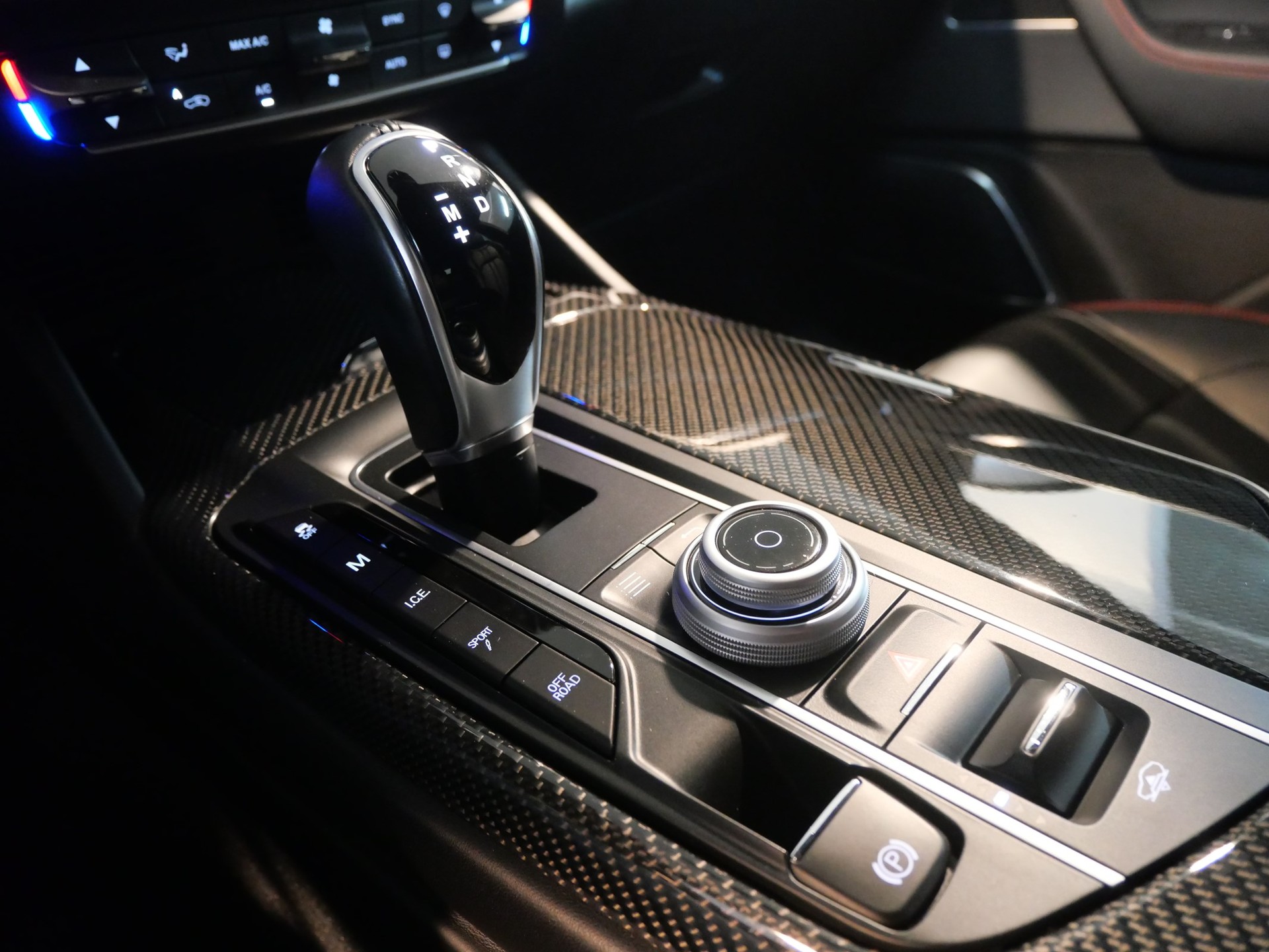 MASERATI Levante S 3.0 V6 Nerissimo Automatica-image-23