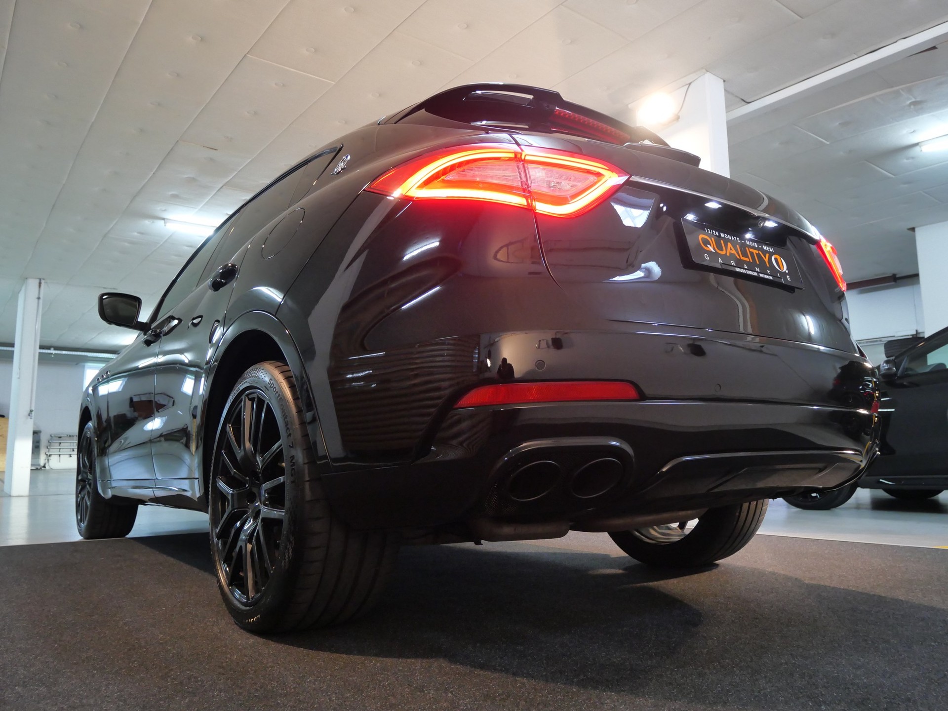 MASERATI Levante S 3.0 V6 Nerissimo Automatica-image-13