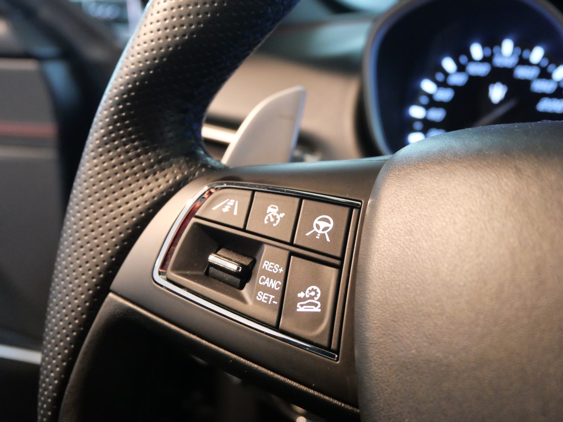 MASERATI Levante S 3.0 V6 Nerissimo Automatica-image-17