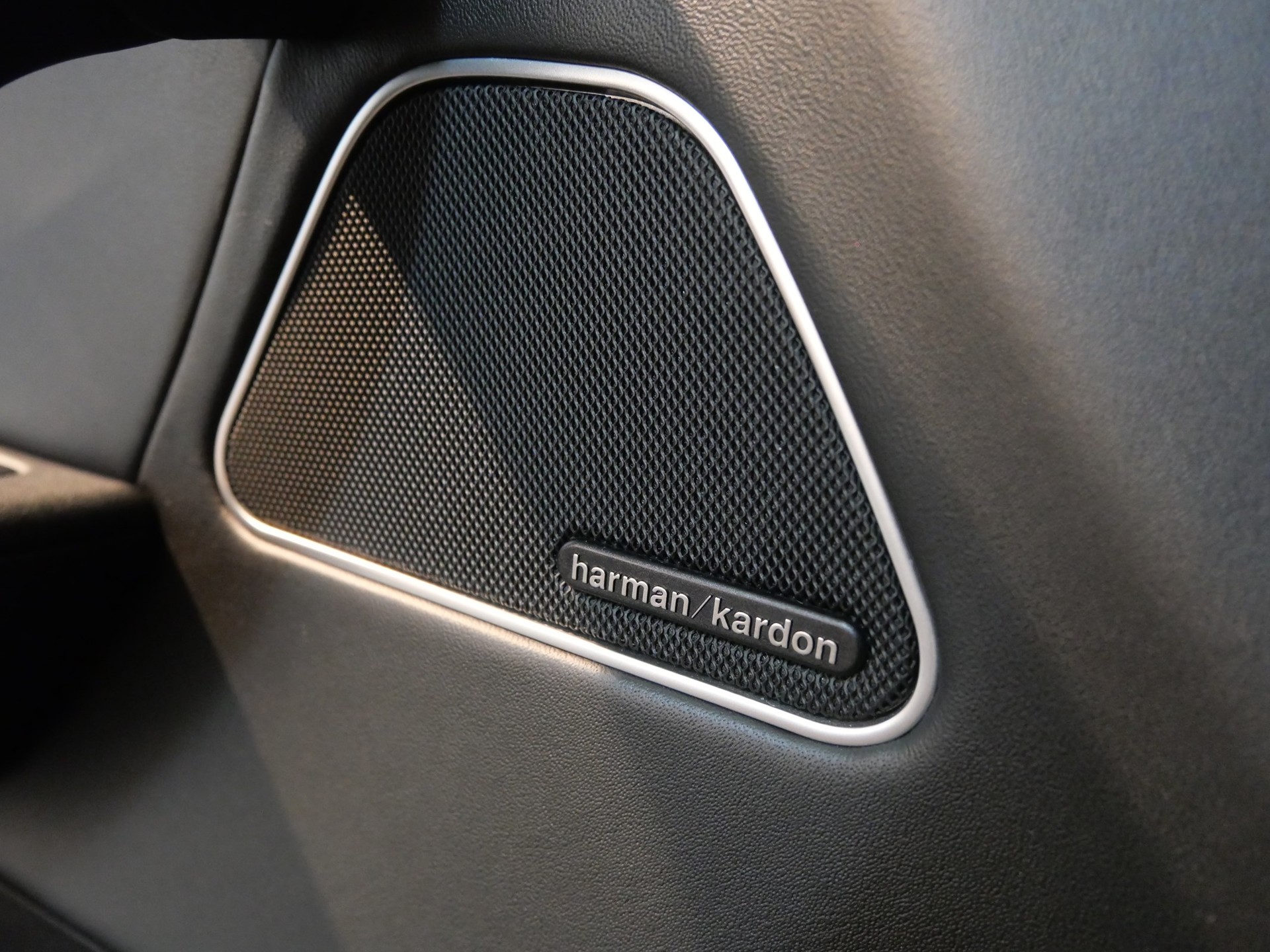 MASERATI Levante S 3.0 V6 Nerissimo Automatica-image-28