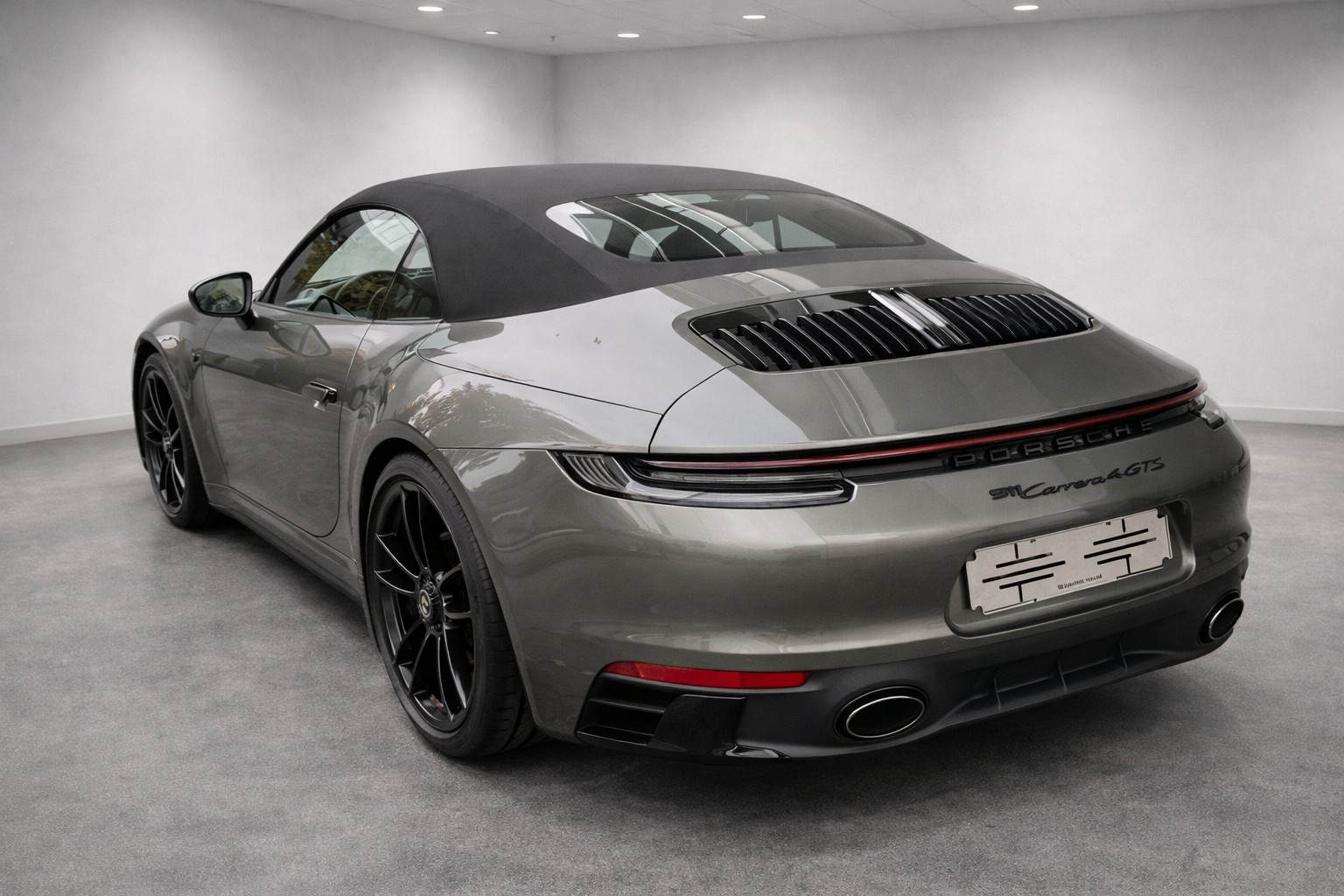 PORSCHE 911 Carrera 4 GTS Cabriolet PDK-image-1
