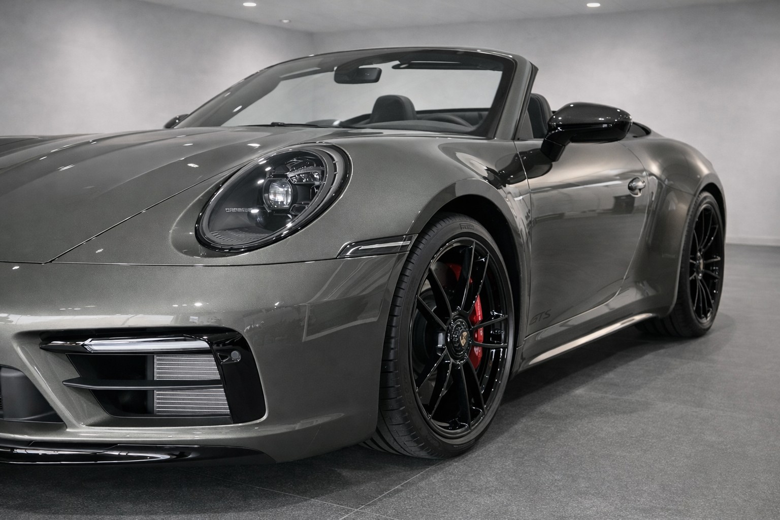 PORSCHE 911 Carrera 4 GTS Cabriolet PDK-image-4