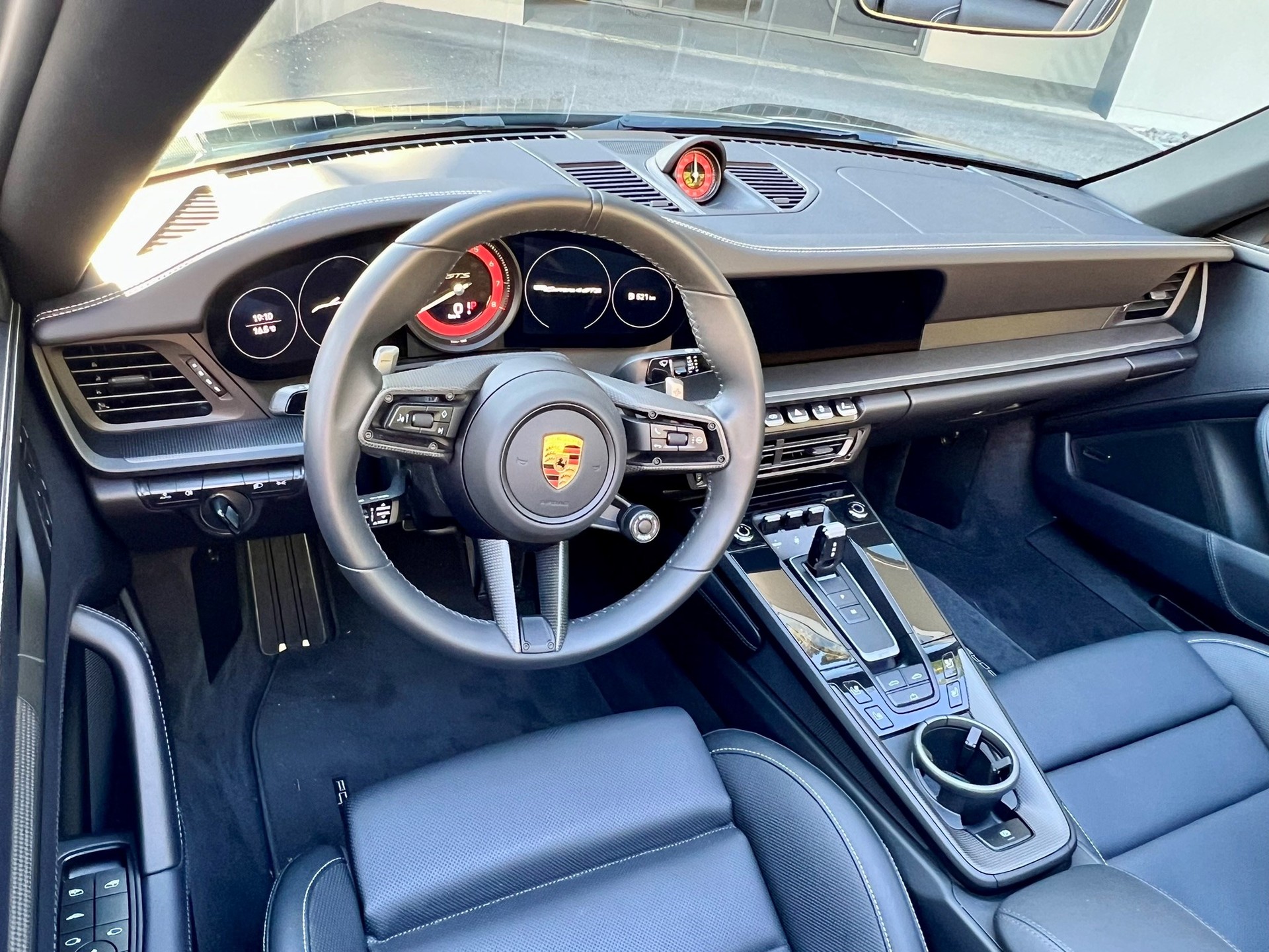 PORSCHE 911 Carrera 4 GTS Cabriolet PDK-image-7