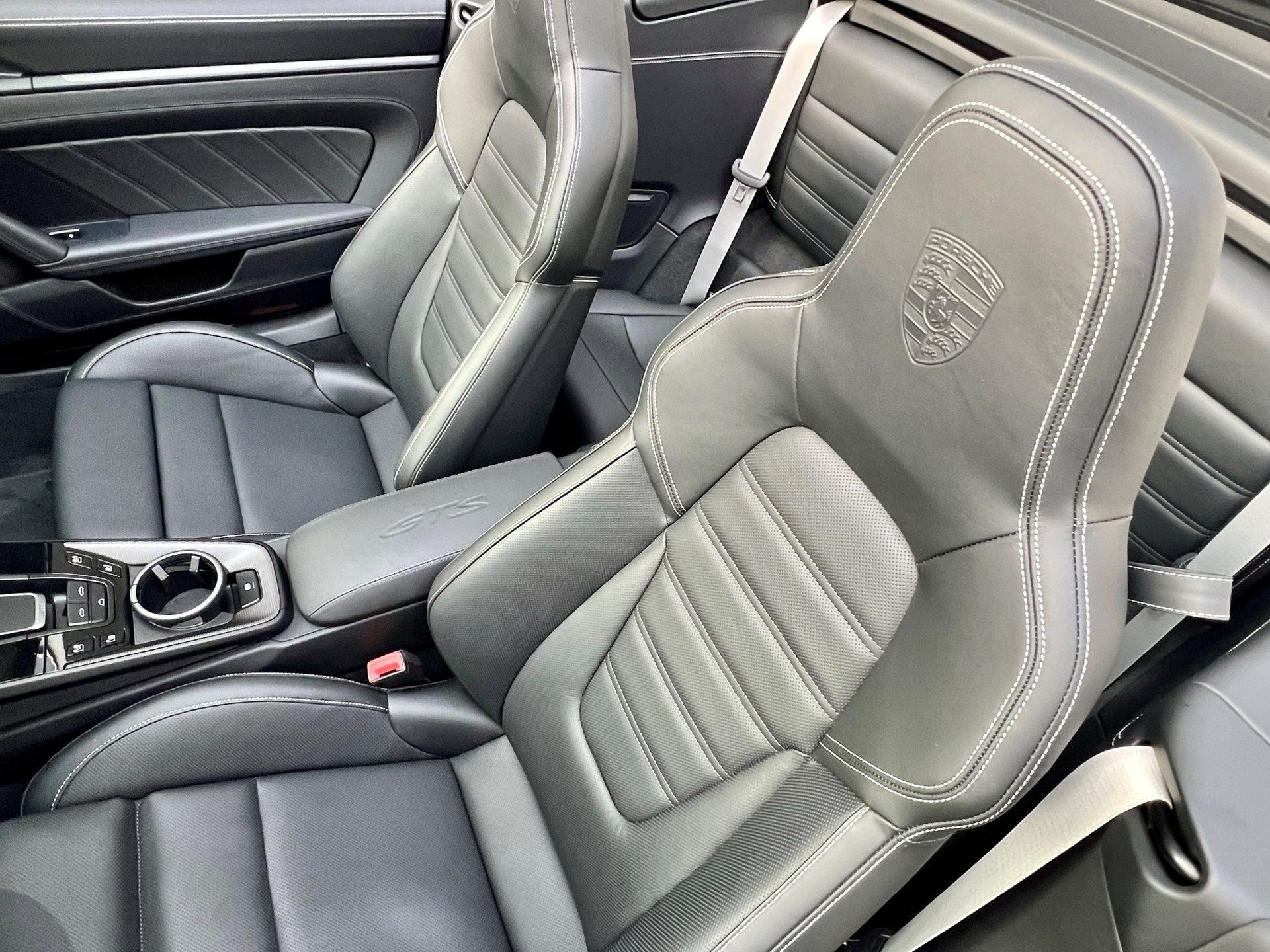 PORSCHE 911 Carrera 4 GTS Cabriolet PDK-image-6