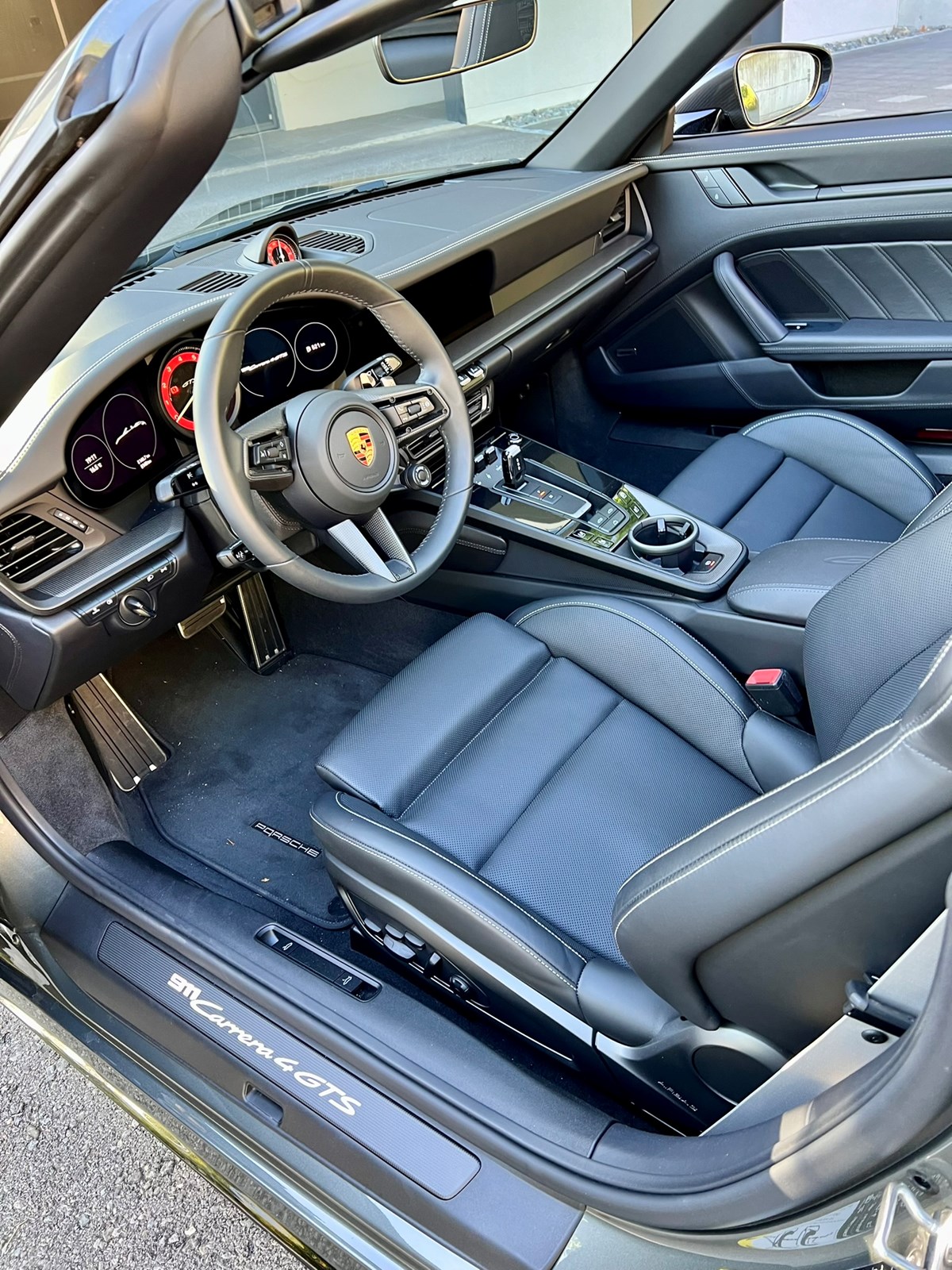 PORSCHE 911 Carrera 4 GTS Cabriolet PDK-image-8