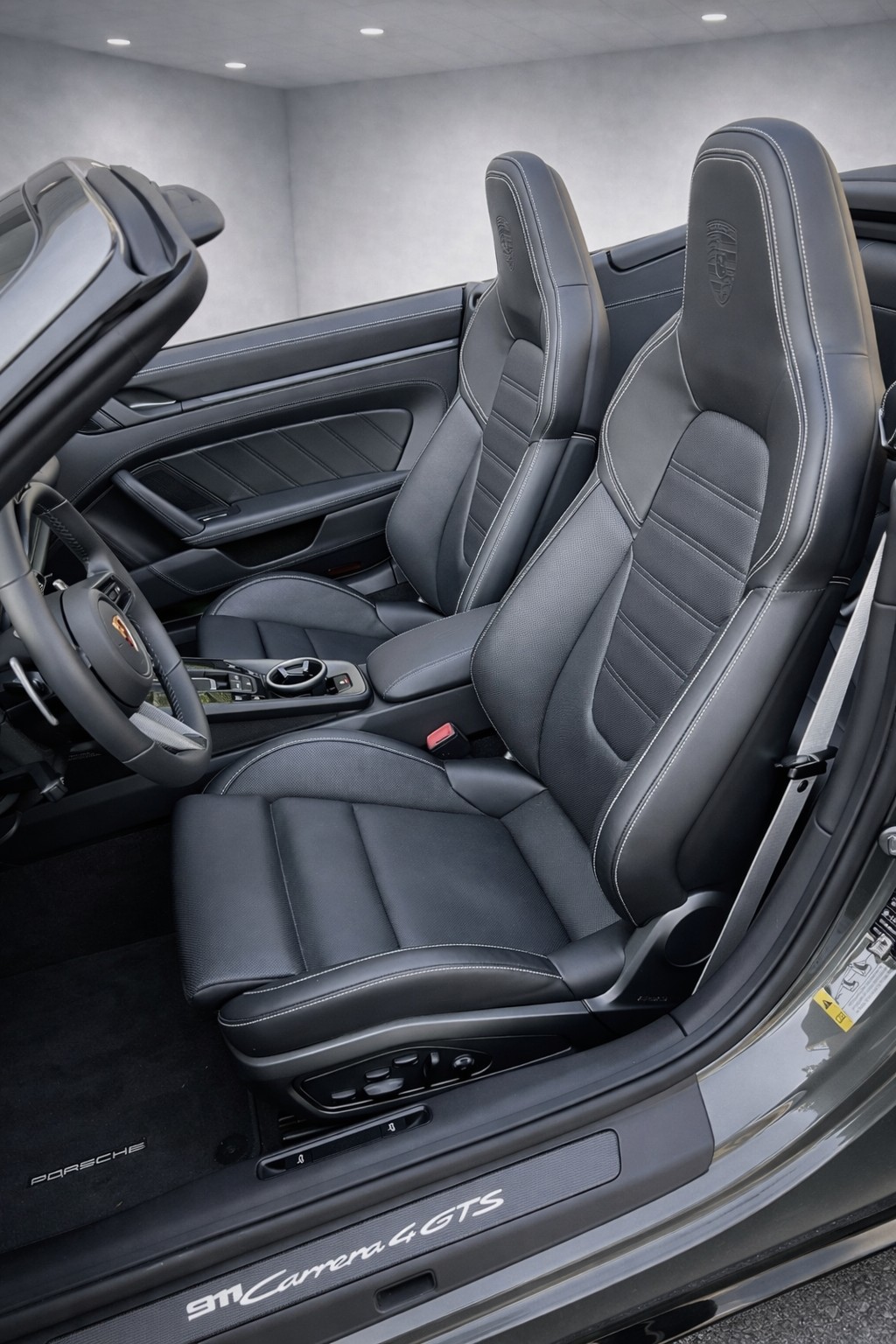 PORSCHE 911 Carrera 4 GTS Cabriolet PDK-image-9