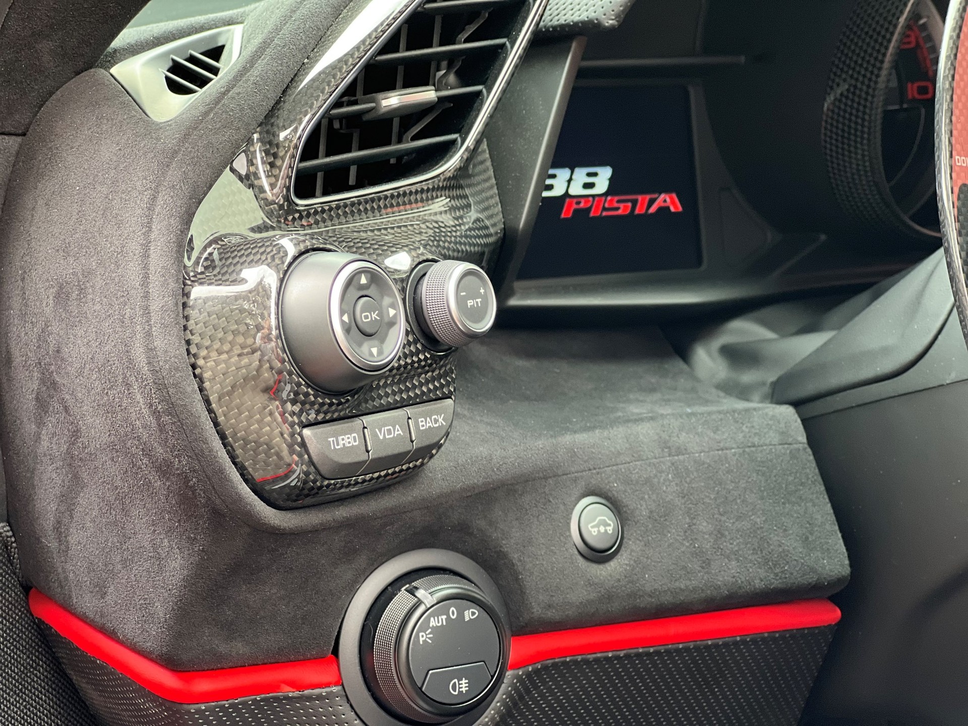 FERRARI 488 Pista 3.9 V8-image-7