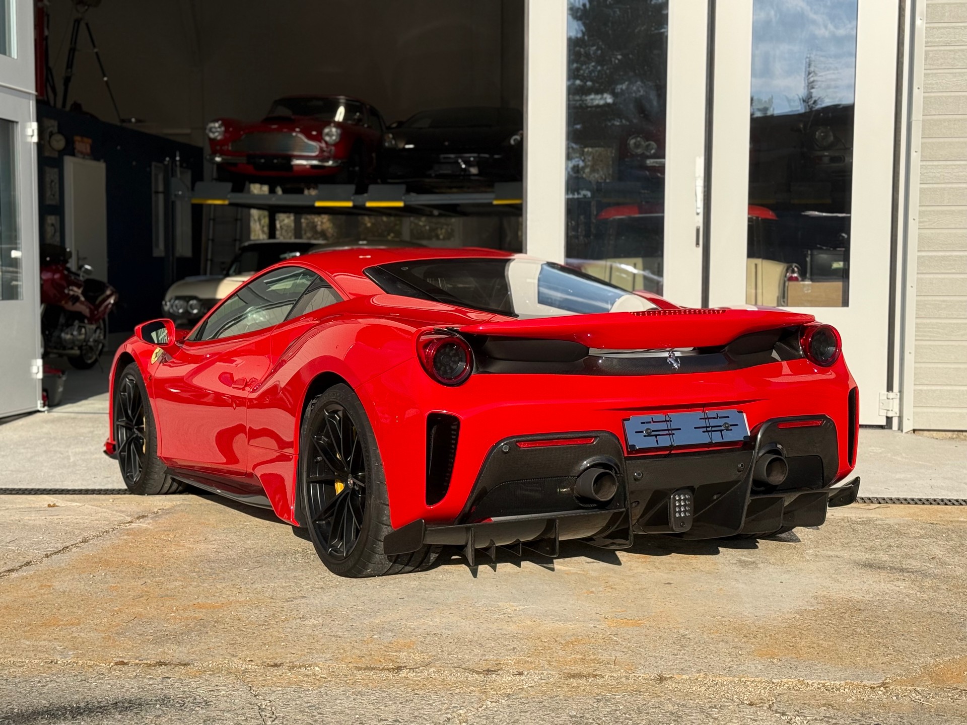 FERRARI 488 Pista 3.9 V8-image-1