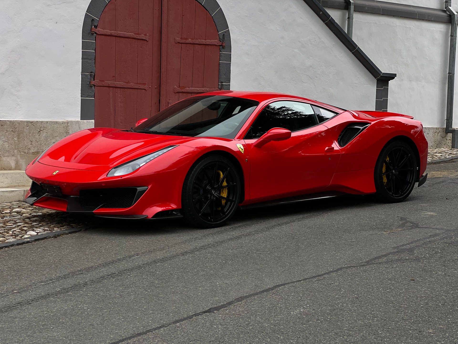 FERRARI 488 Pista 3.9 V8-image-0