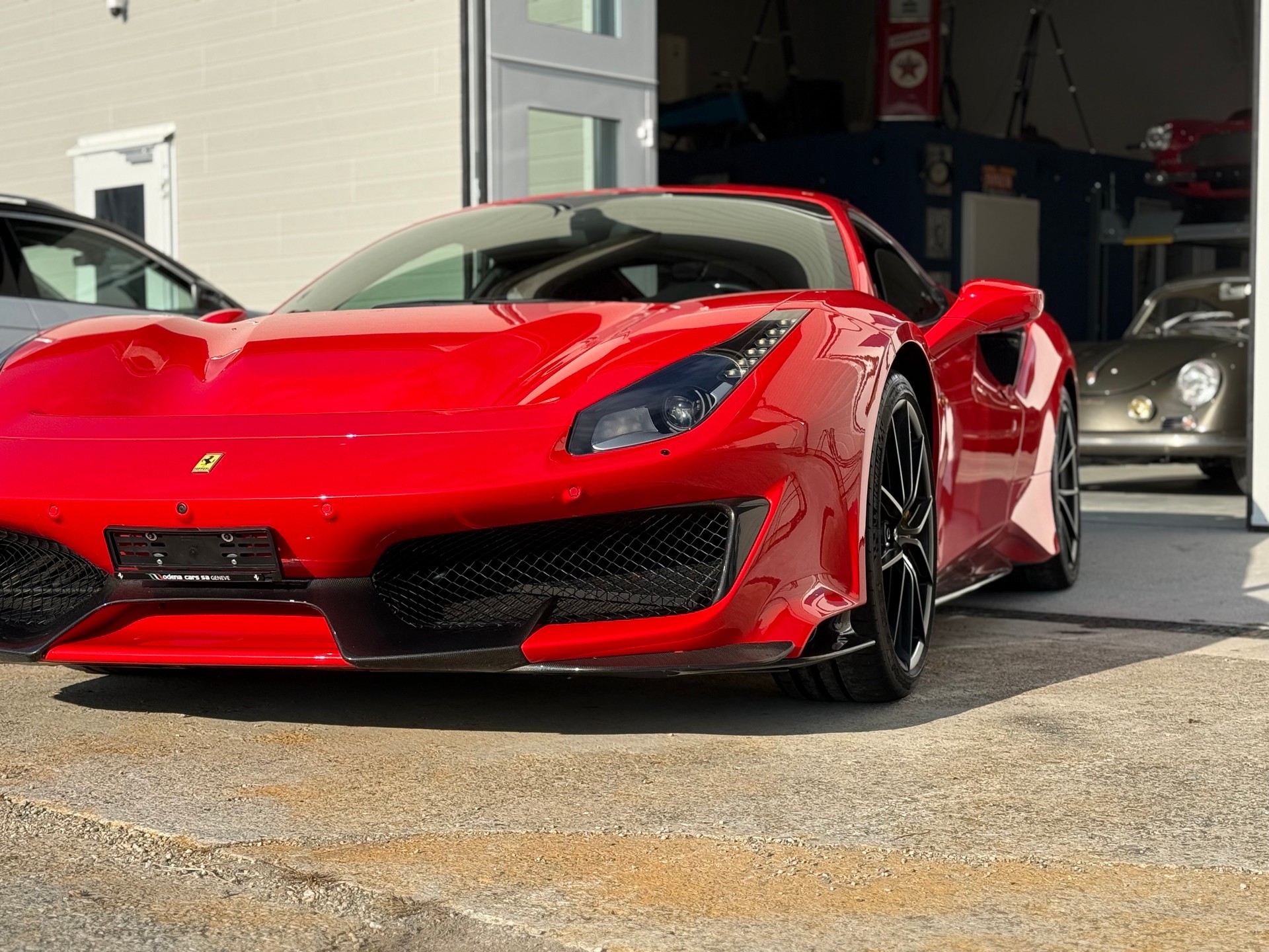 FERRARI 488 Pista 3.9 V8-image-8