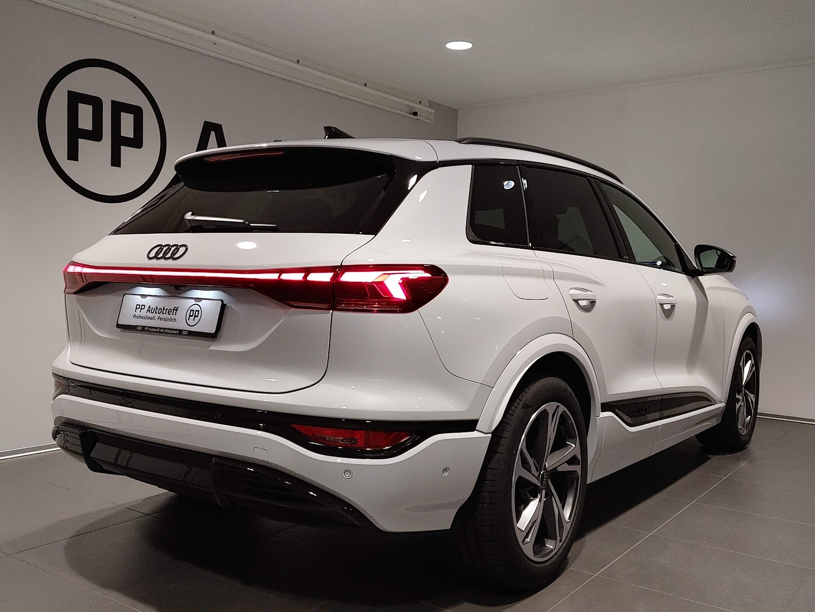 AUDI Q6 e-tron quattro-image-14