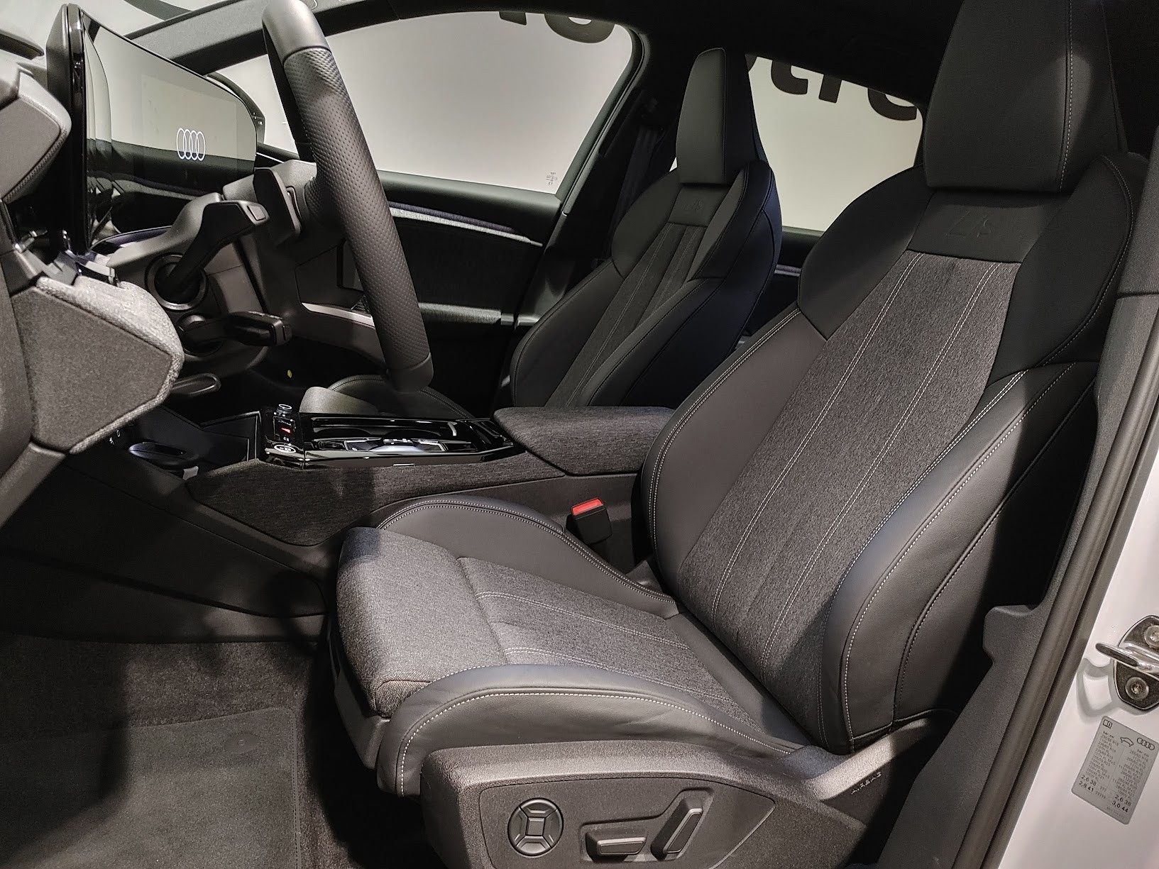 AUDI Q6 e-tron quattro-image-3