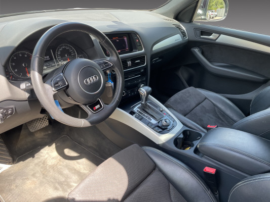 AUDI Q5 2.0 TFSI quattro-image-6