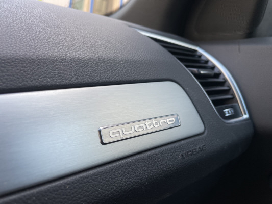 AUDI Q5 2.0 TFSI quattro-image-8