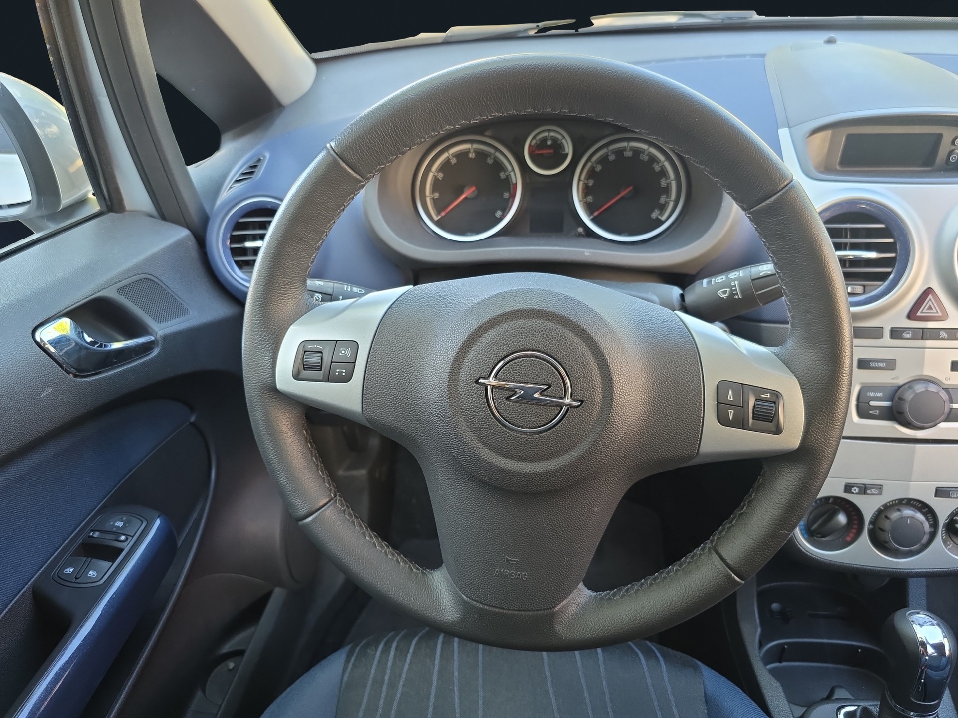 OPEL Corsa 1.4 TP Anniversary Automatic-image-11