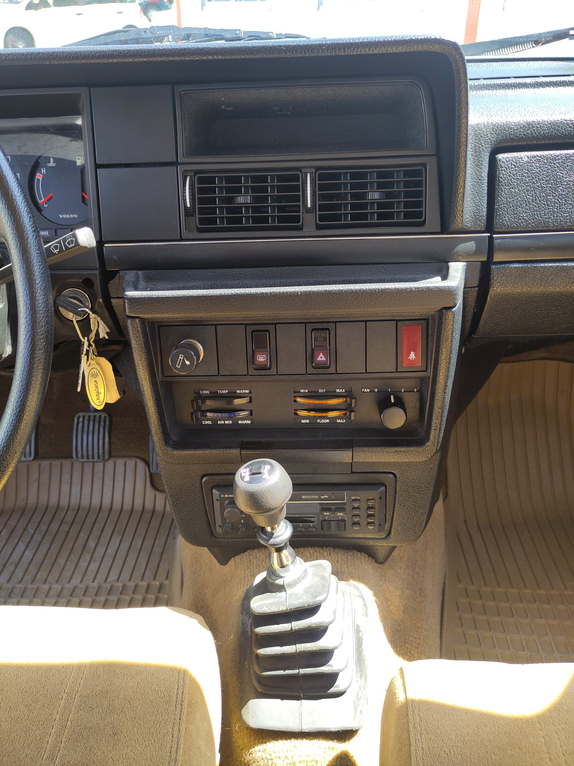 VOLVO 240 2.3 GL-image-15