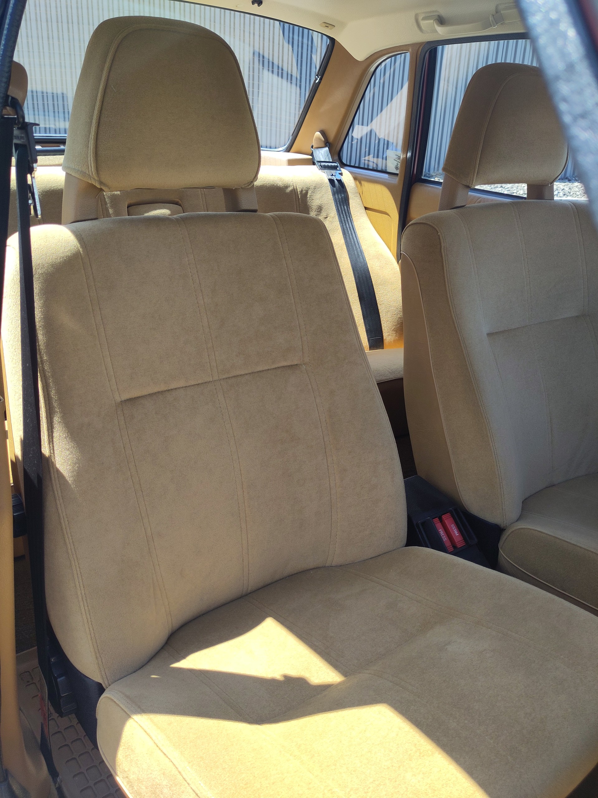 VOLVO 240 2.3 GL-image-10
