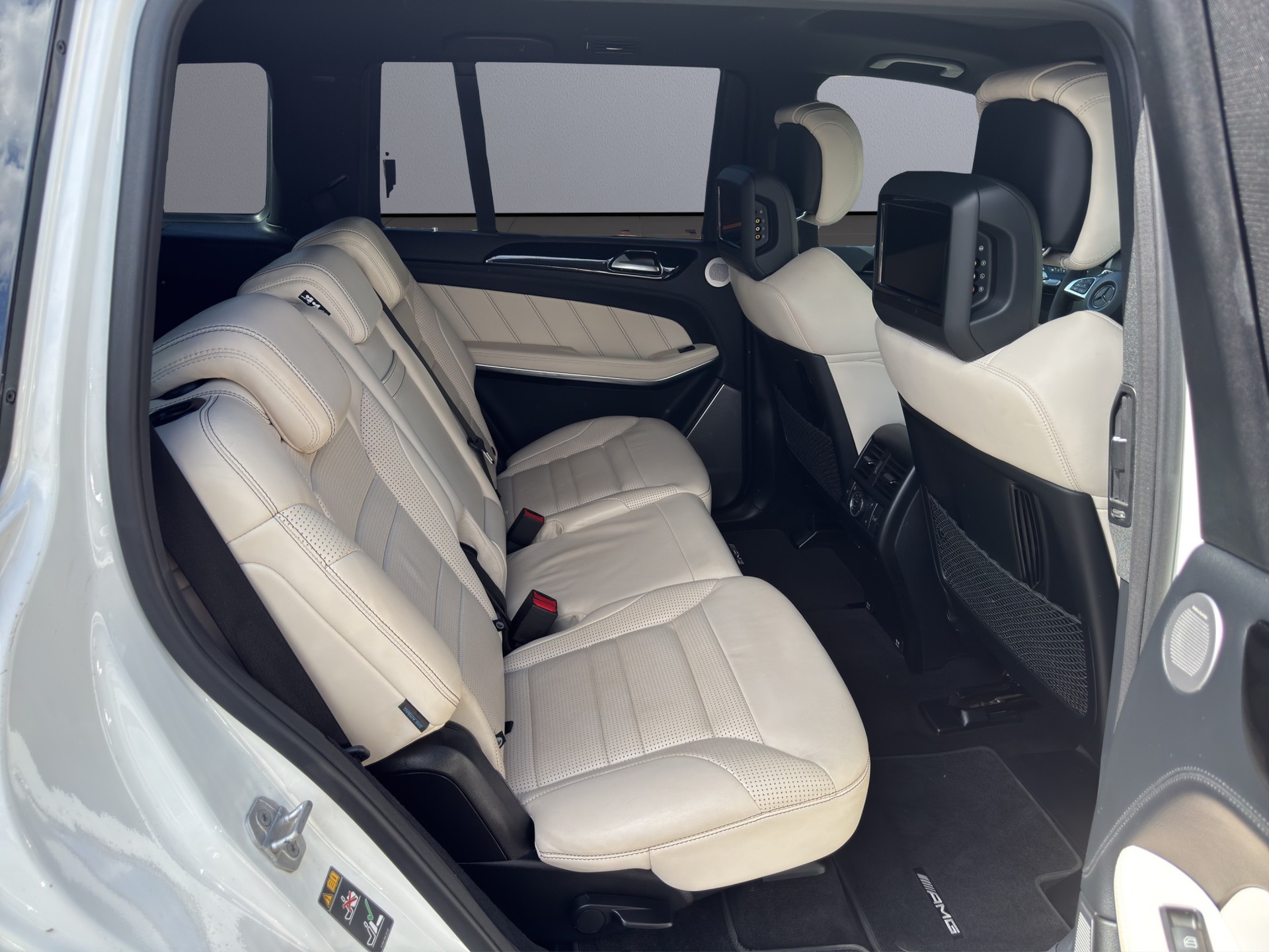 MERCEDES-BENZ GLS 63 AMG 4Matic Speedshift Plus 7G-Tronic-image-16
