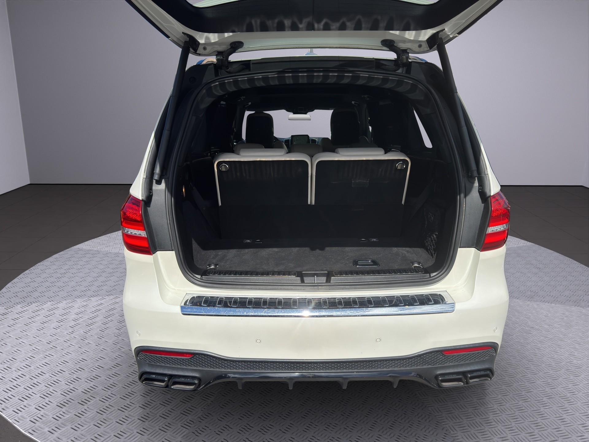 MERCEDES-BENZ GLS 63 AMG 4Matic Speedshift Plus 7G-Tronic-image-17