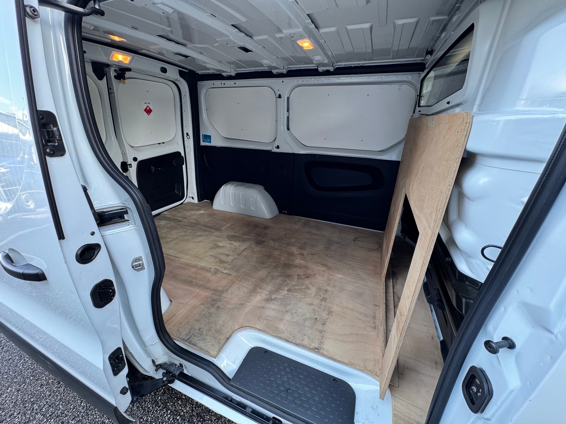 RENAULT Trafic 2.0 Energy dCi 120 3.0t Business L1H1-image-12