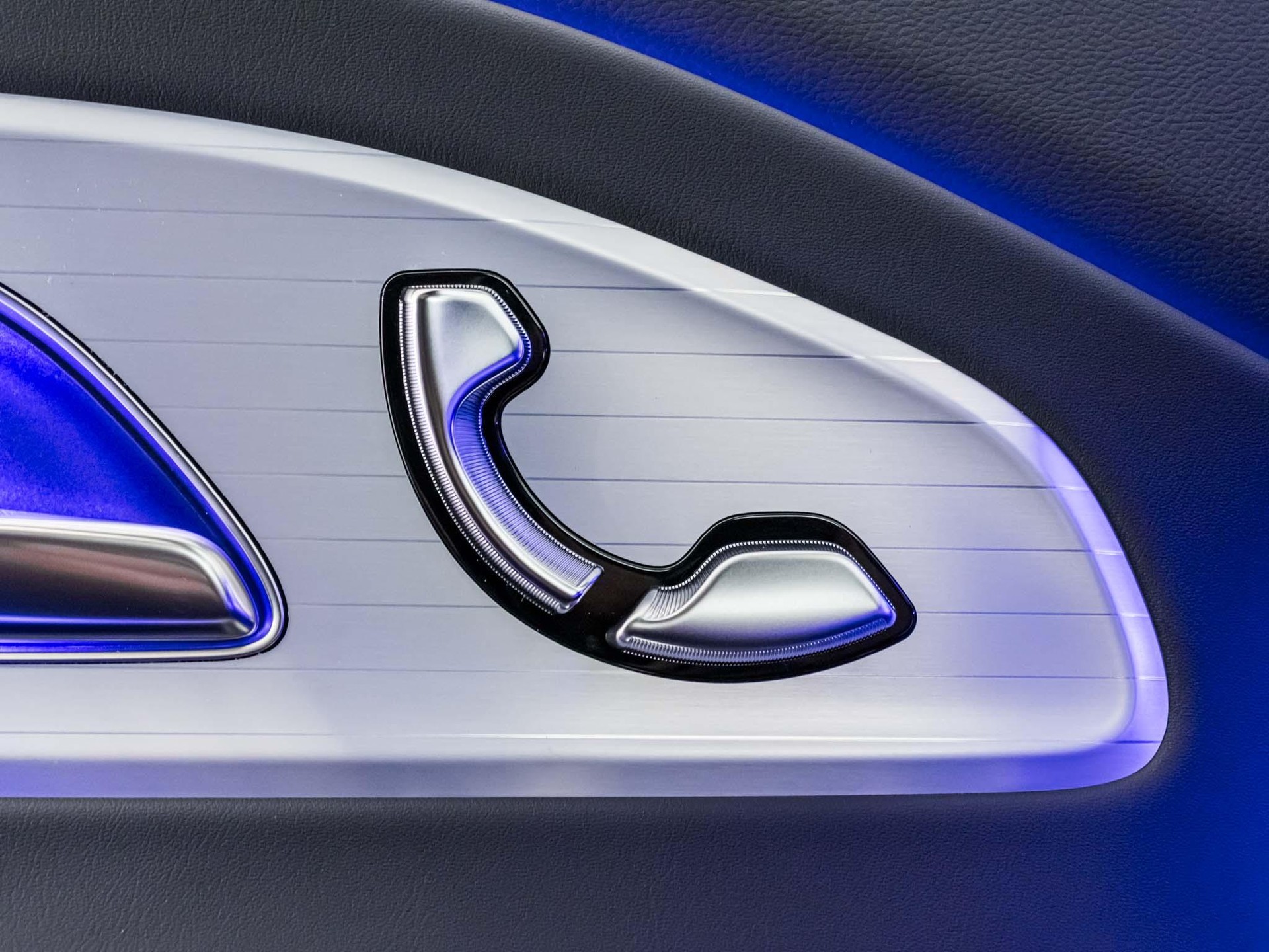 MERCEDES-BENZ CLA 350 4MATIC-image-11