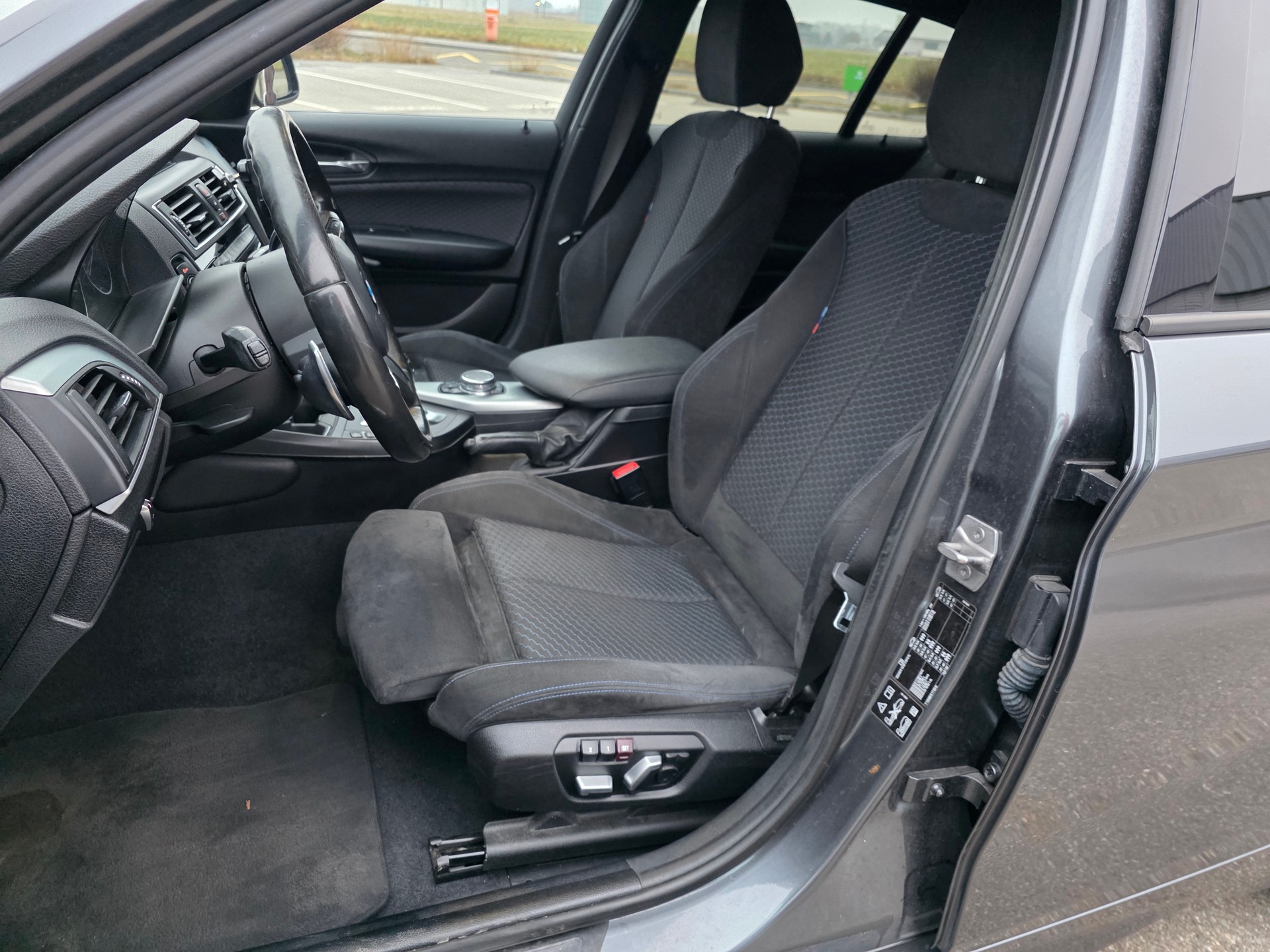 BMW M135i xDrive M-Performance Steptronic Carplay-image-9