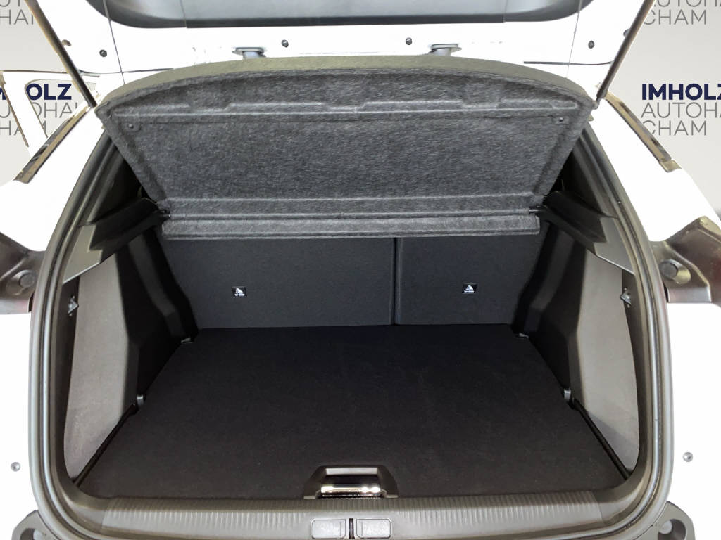 PEUGEOT 2008 1.2 Hybrid Allure Premium-image-13