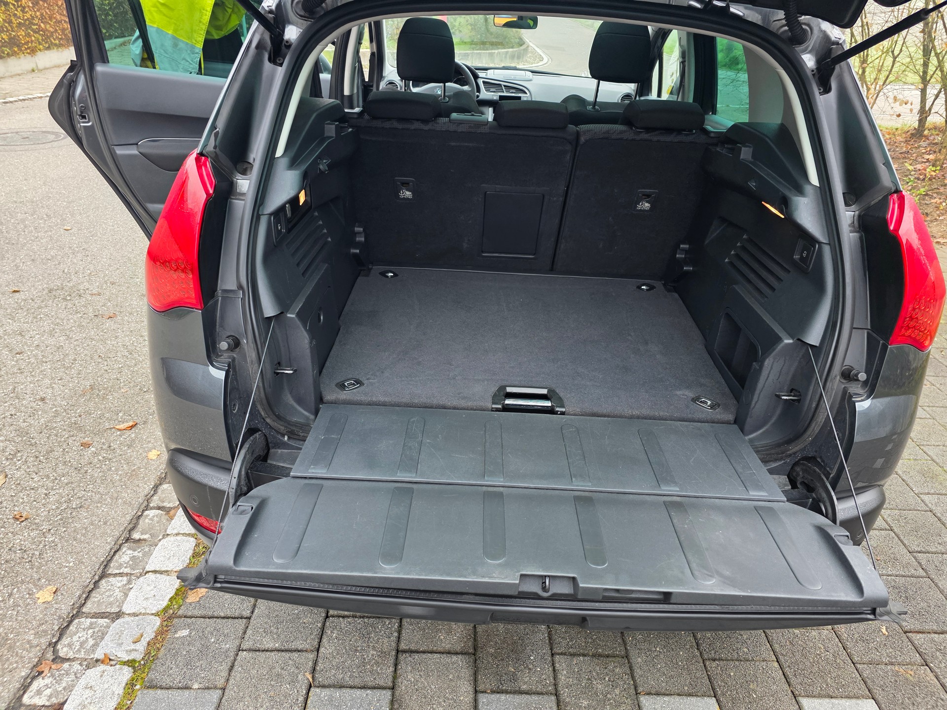 PEUGEOT 3008 2.0 HDI Business-image-11