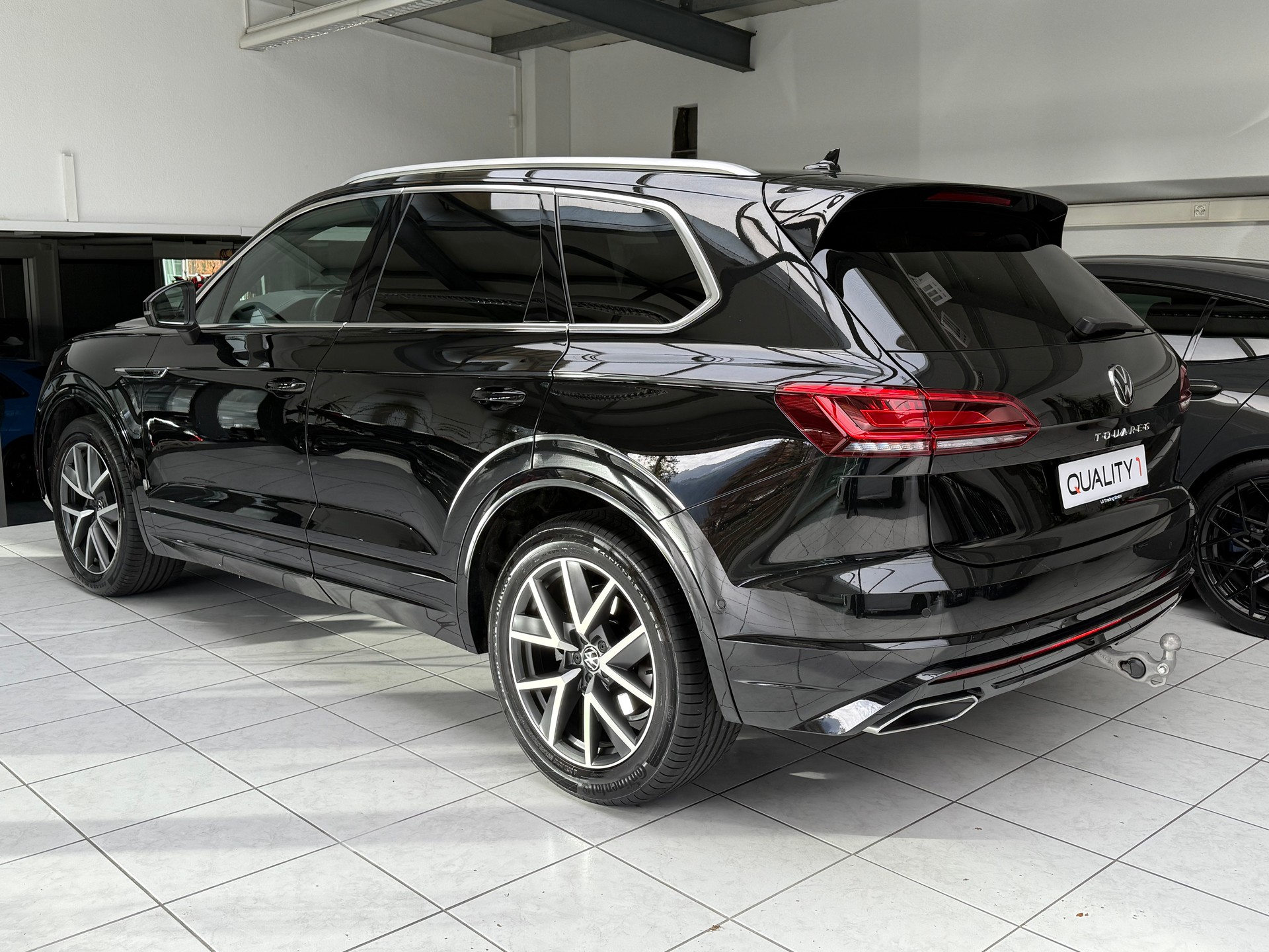 VW Touareg 3.0 TDI R Line Tiptronic-image-2