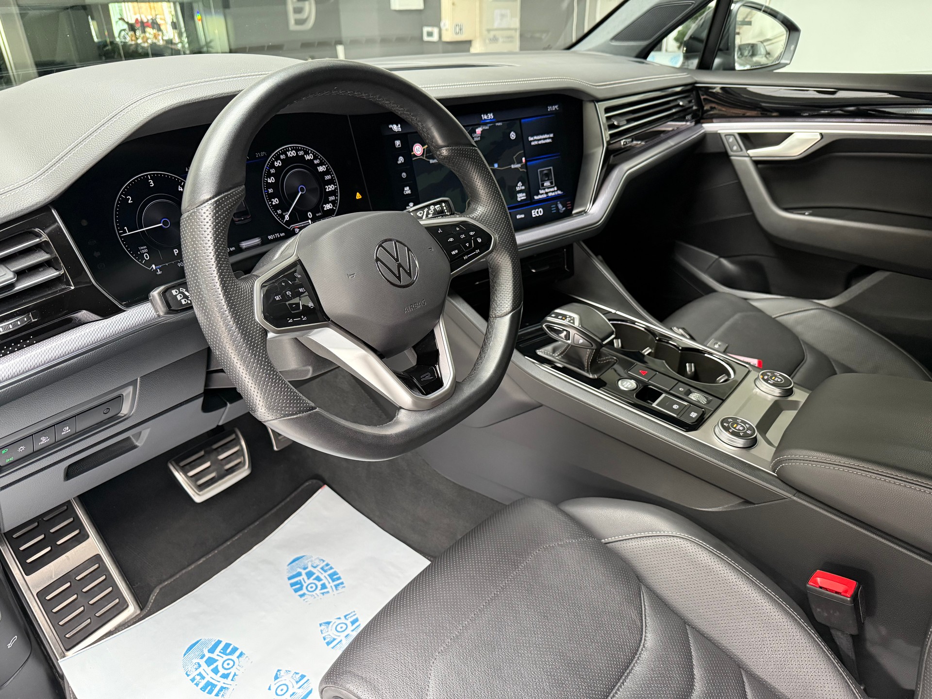 VW Touareg 3.0 TDI R Line Tiptronic-image-10