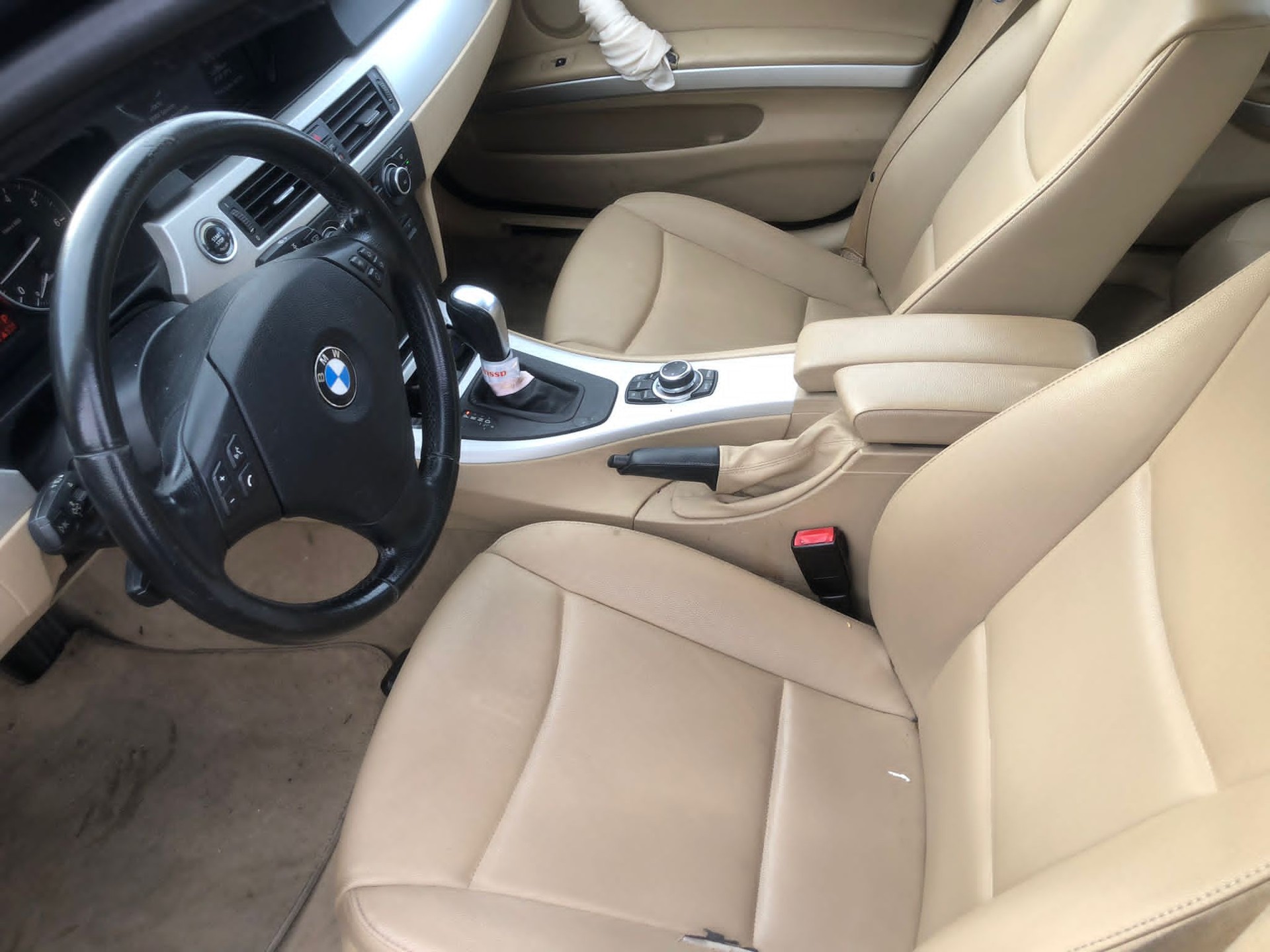 BMW 318i Dynamic Edition Steptronic-image-13