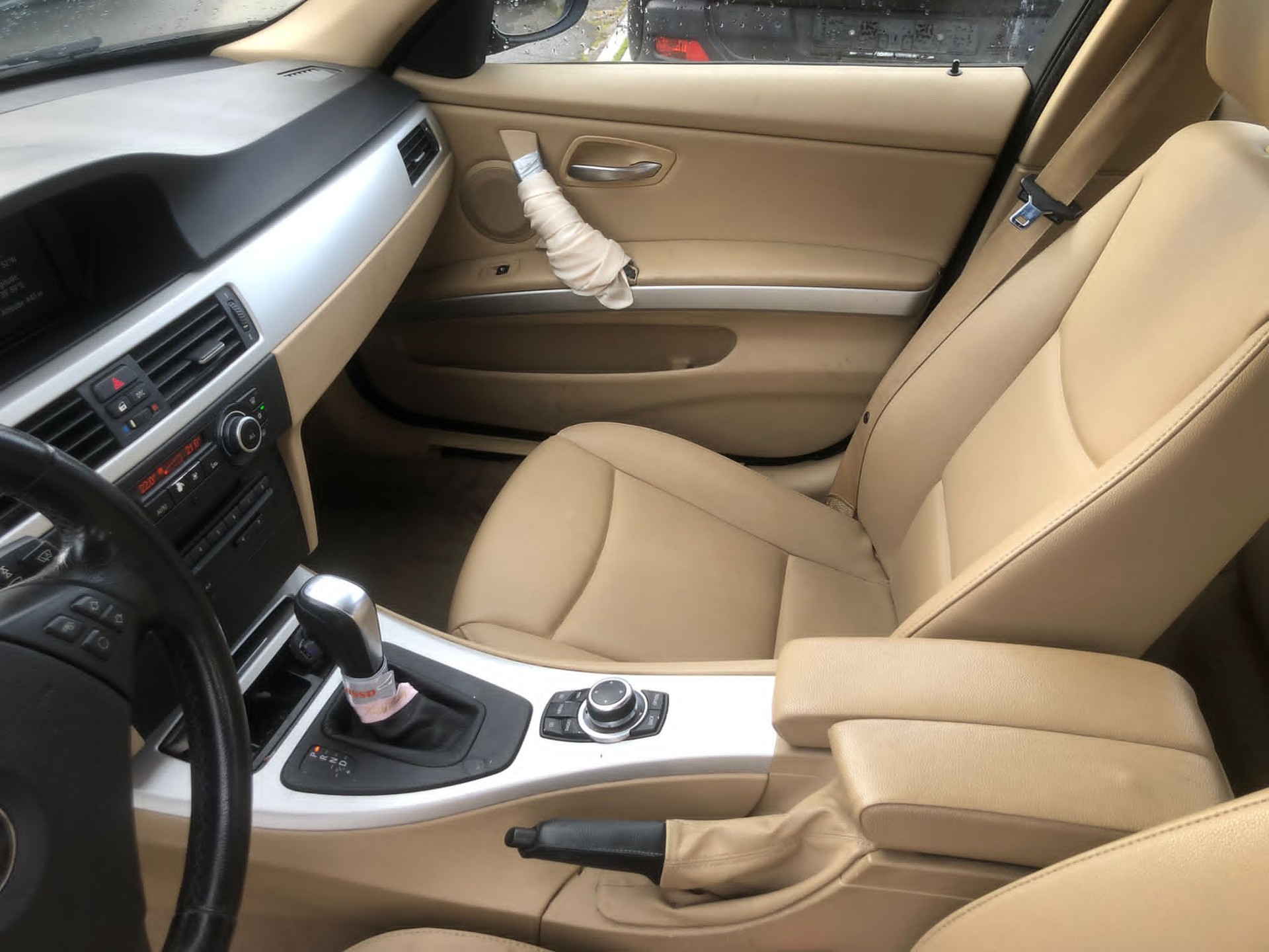 BMW 318i Dynamic Edition Steptronic-image-3