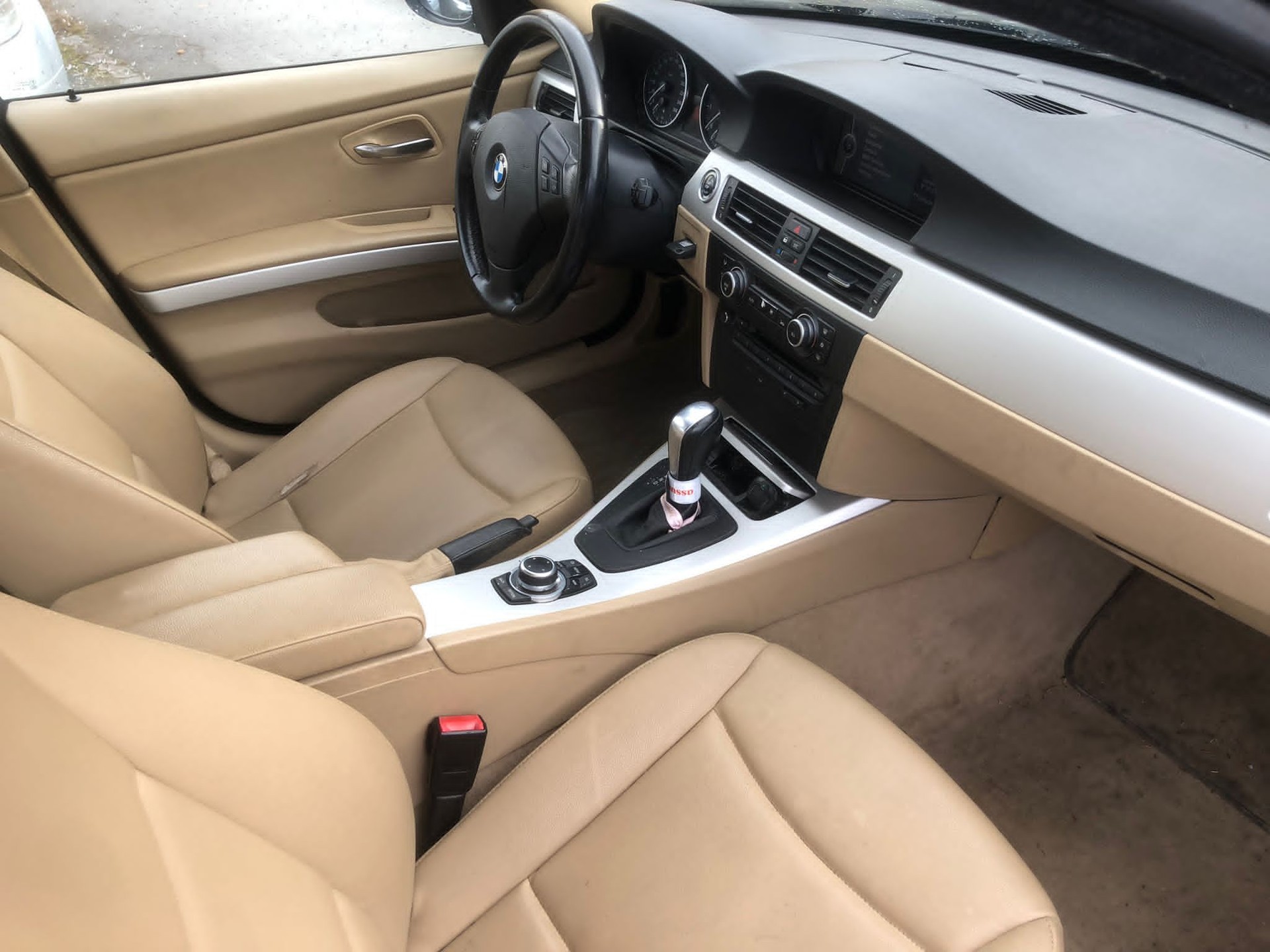 BMW 318i Dynamic Edition Steptronic-image-7