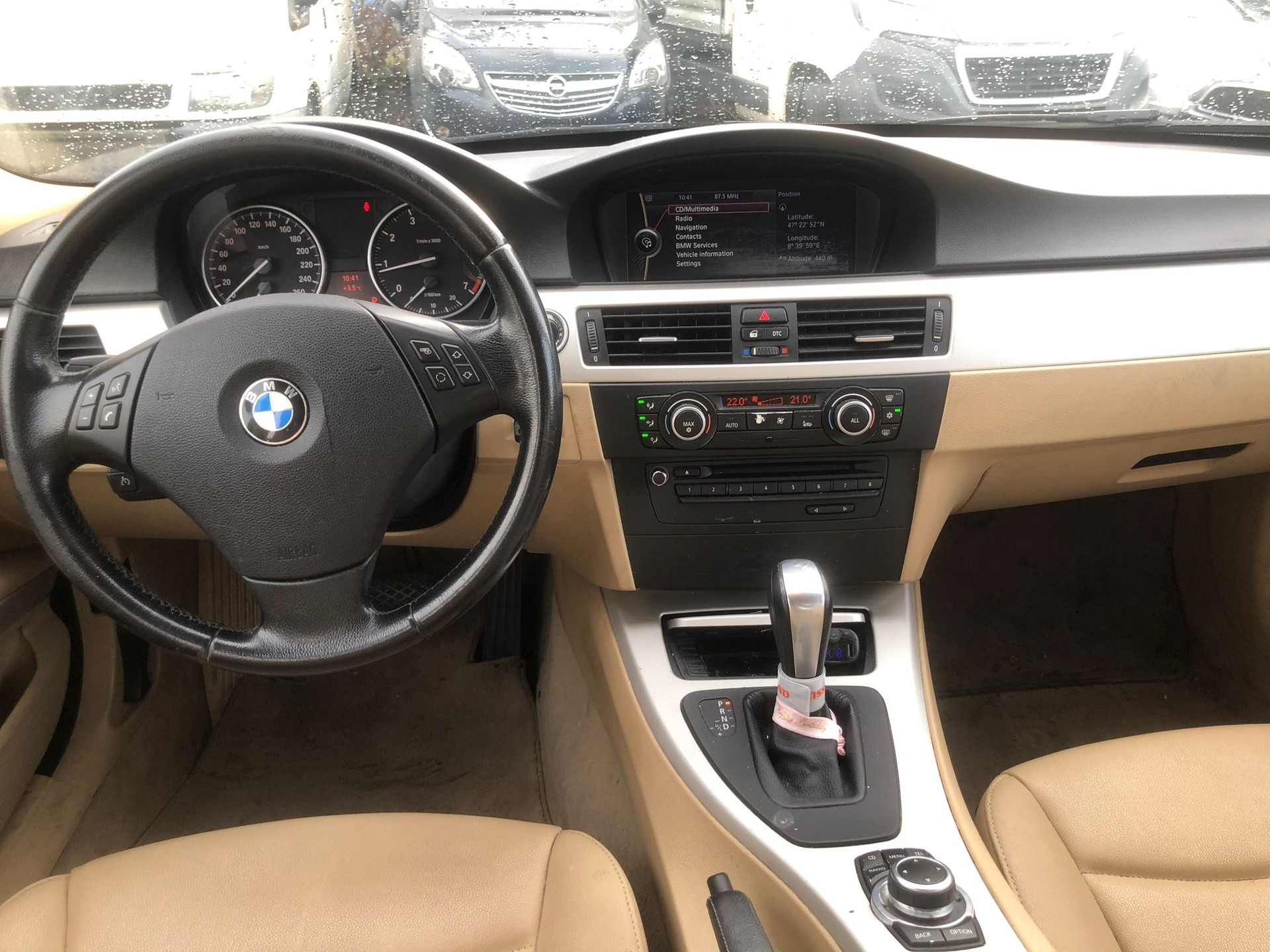 BMW 318i Dynamic Edition Steptronic-image-9