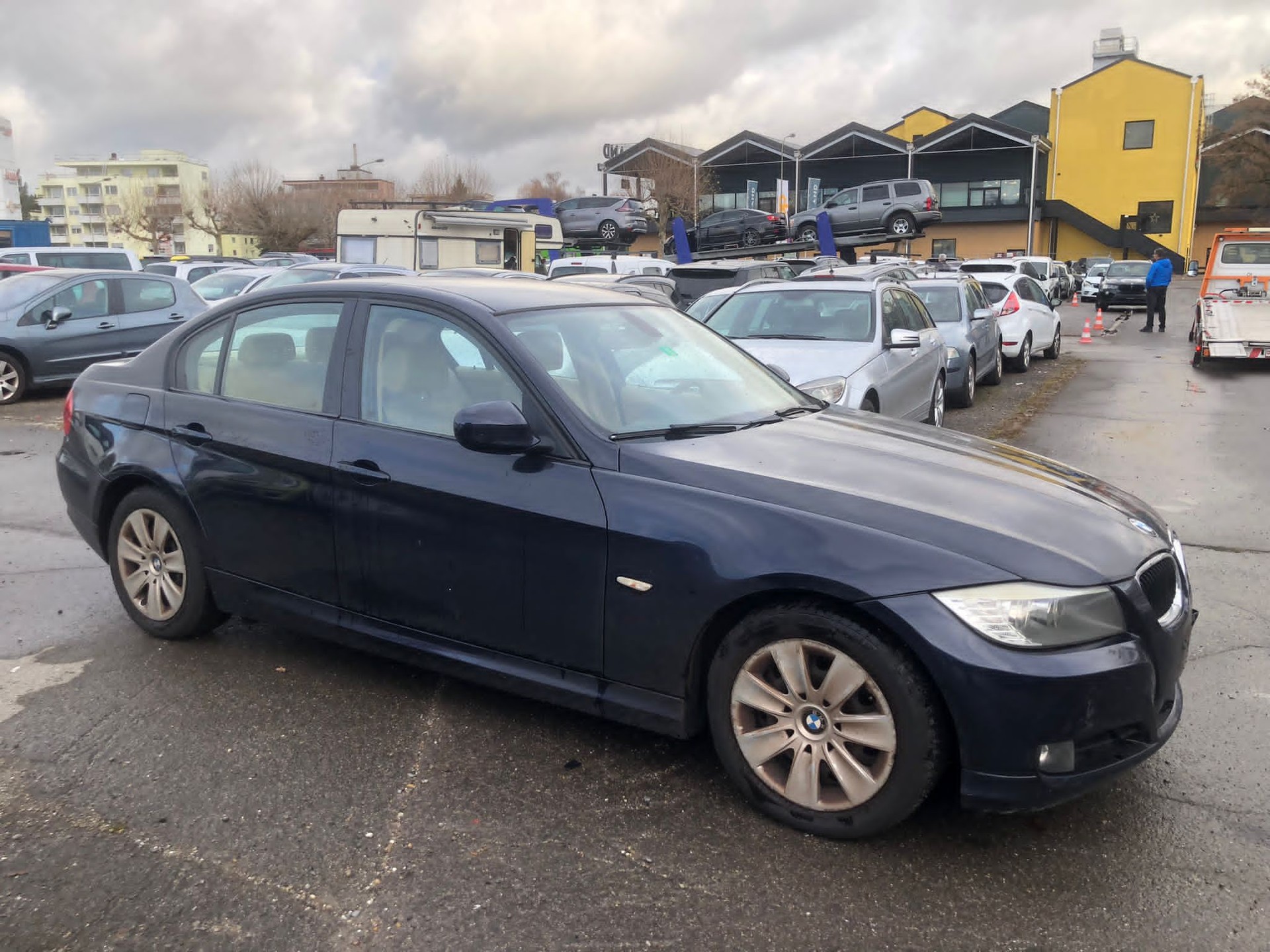 BMW 318i Dynamic Edition Steptronic-image-14