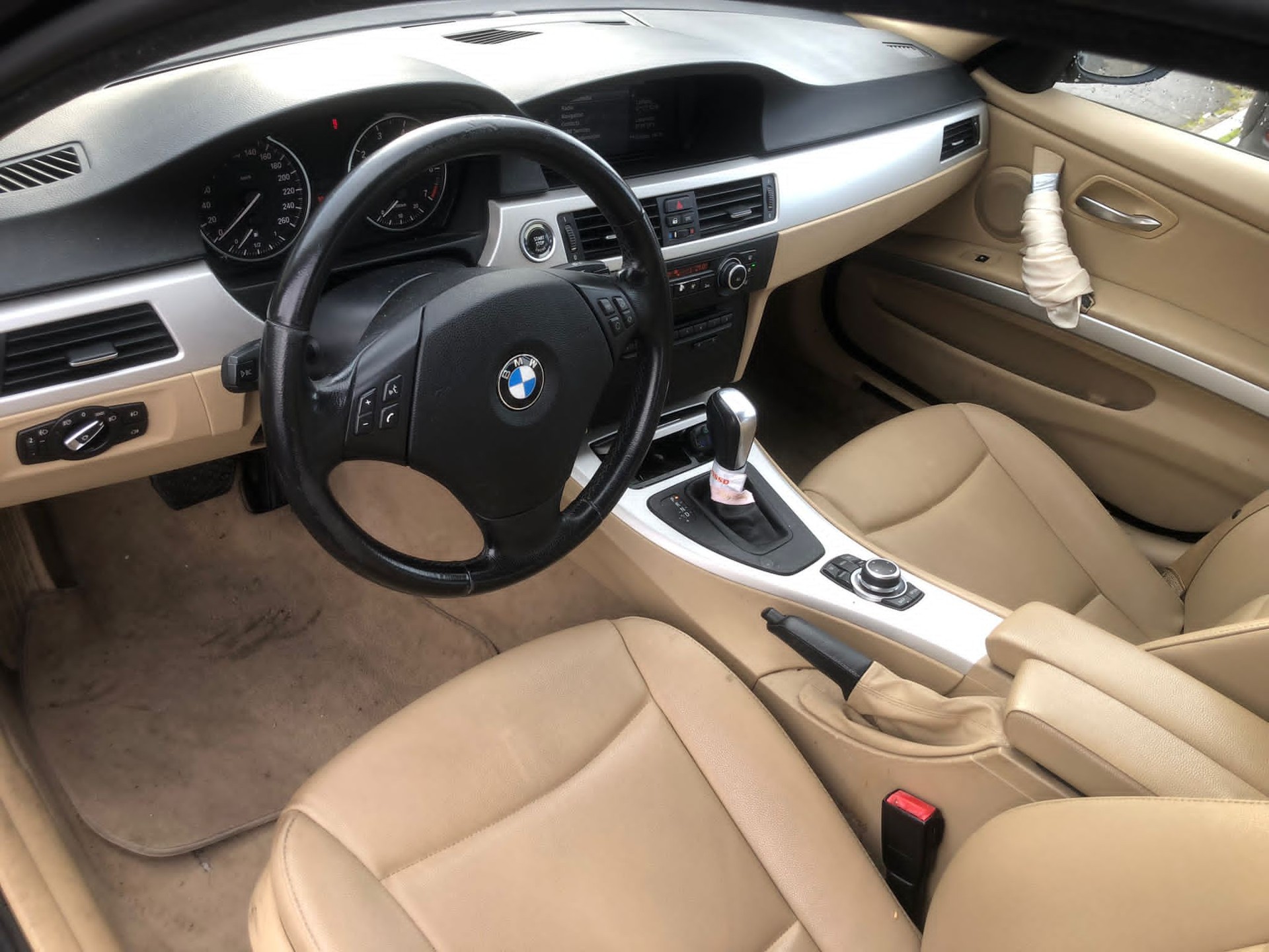 BMW 318i Dynamic Edition Steptronic-image-12