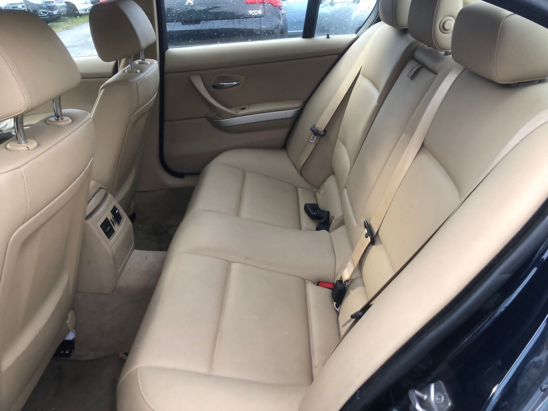 BMW 318i Dynamic Edition Steptronic-image-11