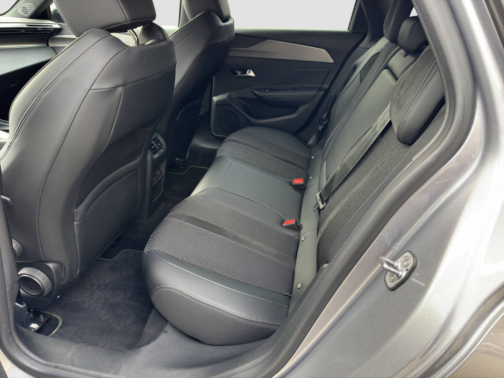 PEUGEOT 308 SW 1.6 PHEV 180 GT-image-11