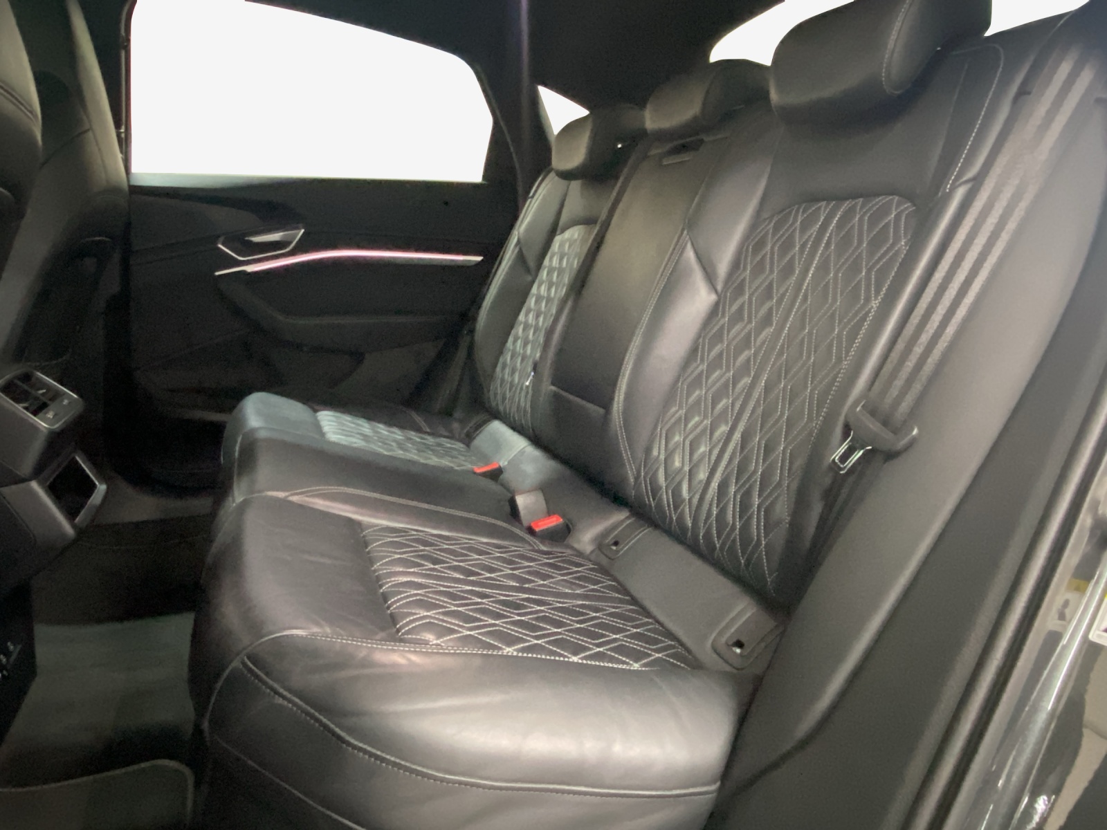 AUDI e-tron 55 Sportback S Line Black Edition quattro-image-12