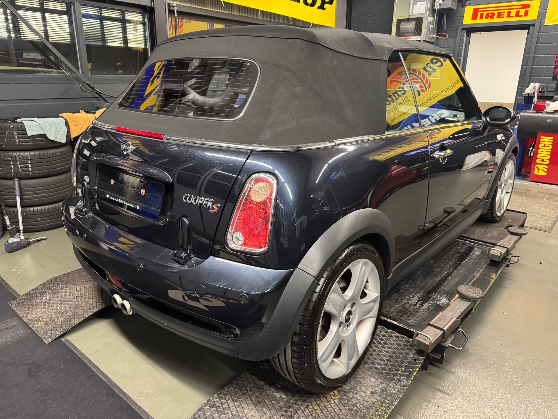 MINI Cooper S Cabriolet-image-2