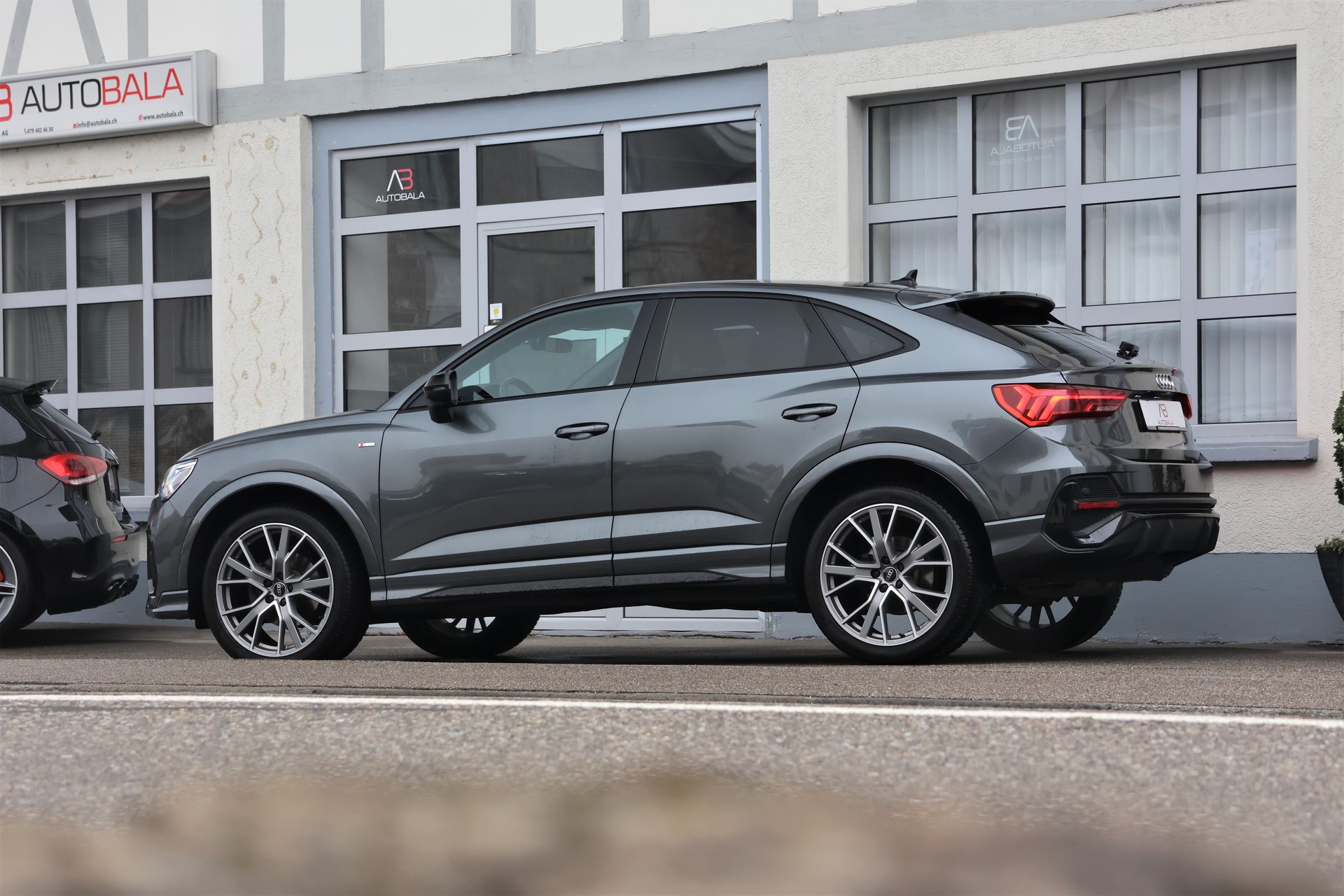 AUDI Q3 Sportback 35 TDI S line quattro S-tronic (CH)-image-3