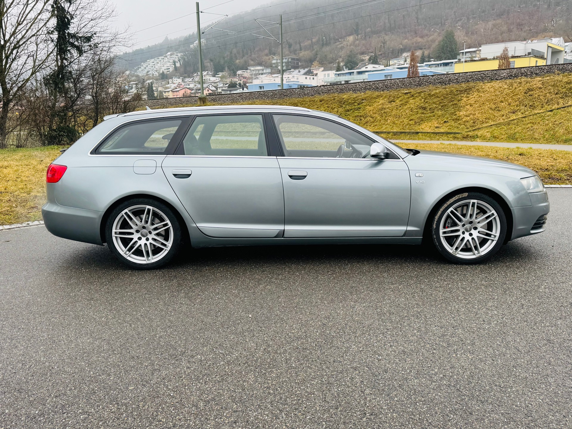 AUDI S6 Avant 5.2 V10 quattro tiptronic-image-7