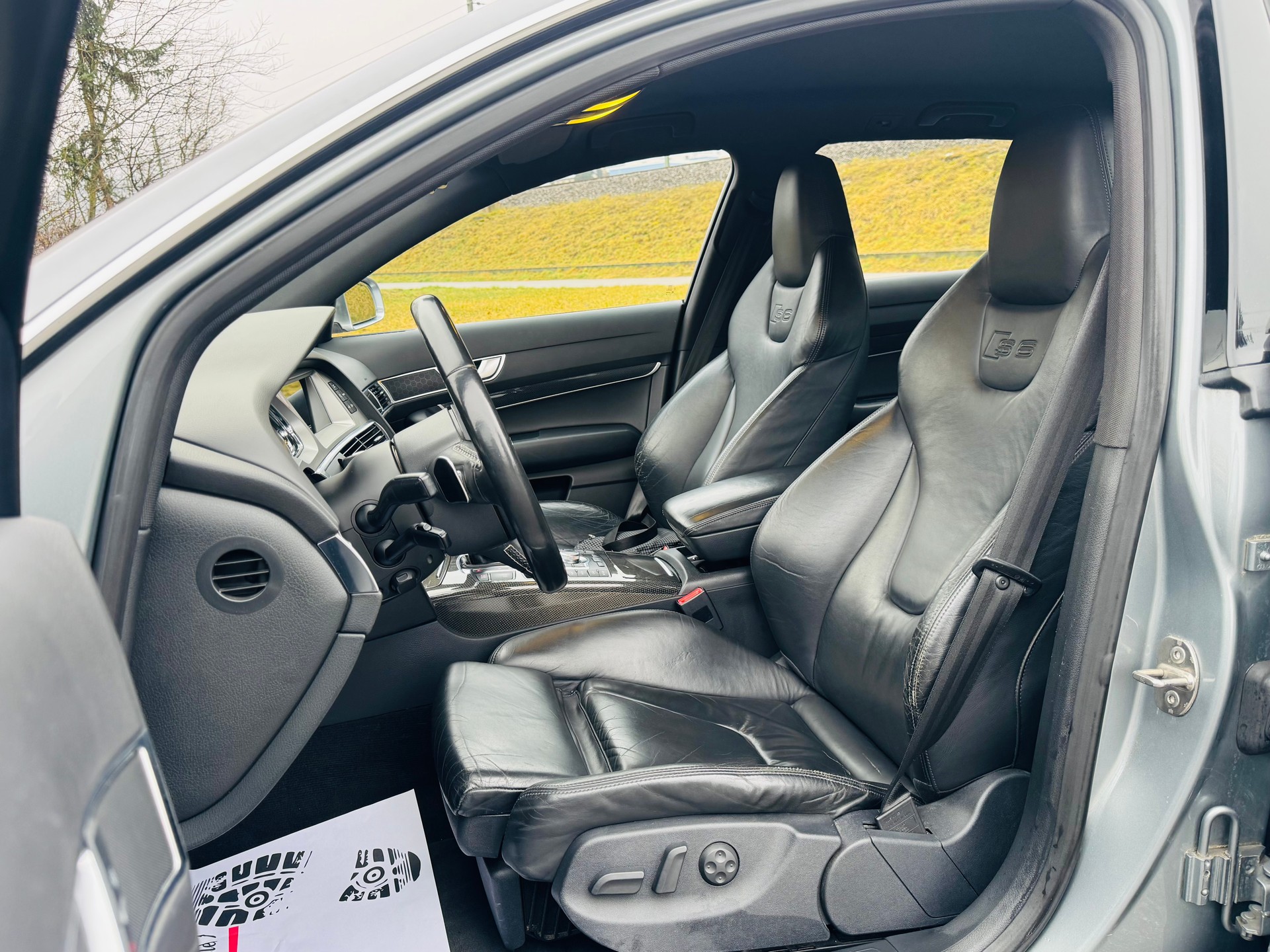 AUDI S6 Avant 5.2 V10 quattro tiptronic-image-10