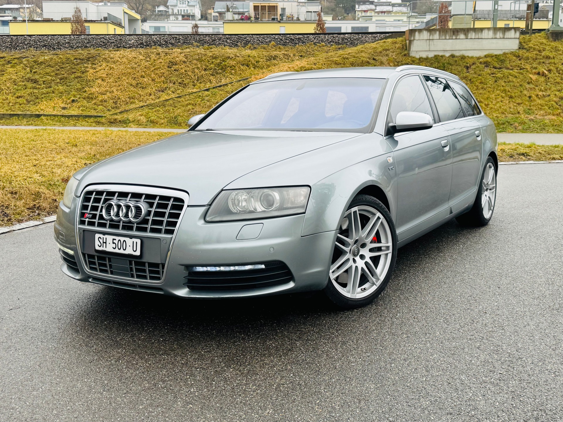 AUDI S6 Avant 5.2 V10 quattro tiptronic-image-1
