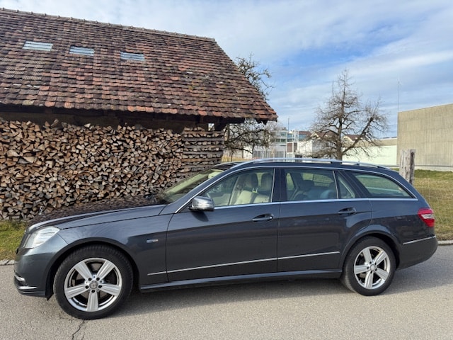 MERCEDES-BENZ E 250 CDI BlueEfficiency Elégance 4Matic 7G-Tronic-image-0