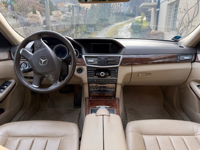 MERCEDES-BENZ E 250 CDI BlueEfficiency Elégance 4Matic 7G-Tronic-image-4