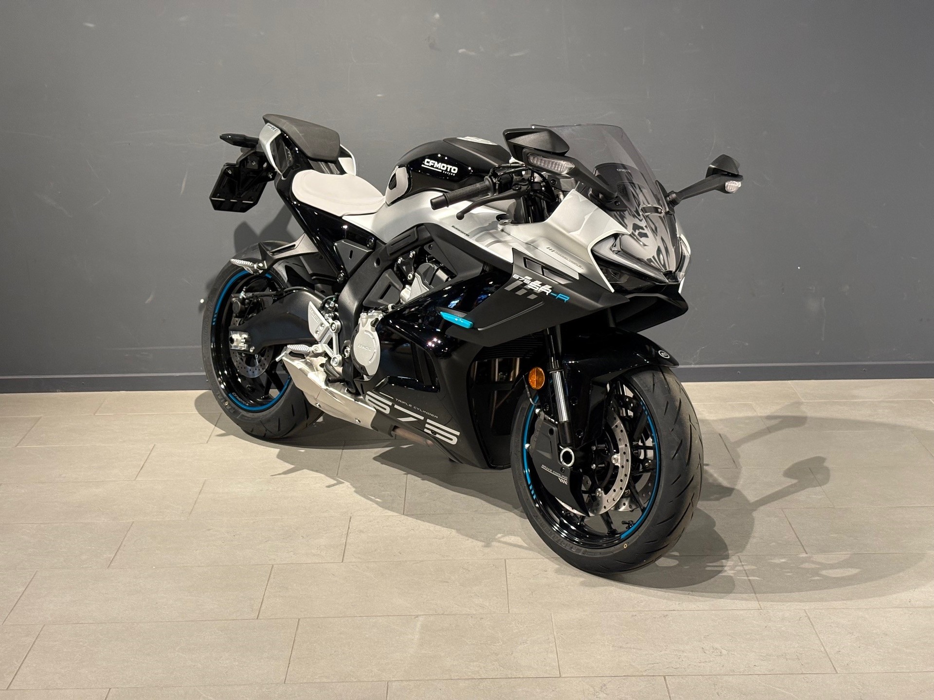 CF MOTO 675 SR-R-showroom-element-1